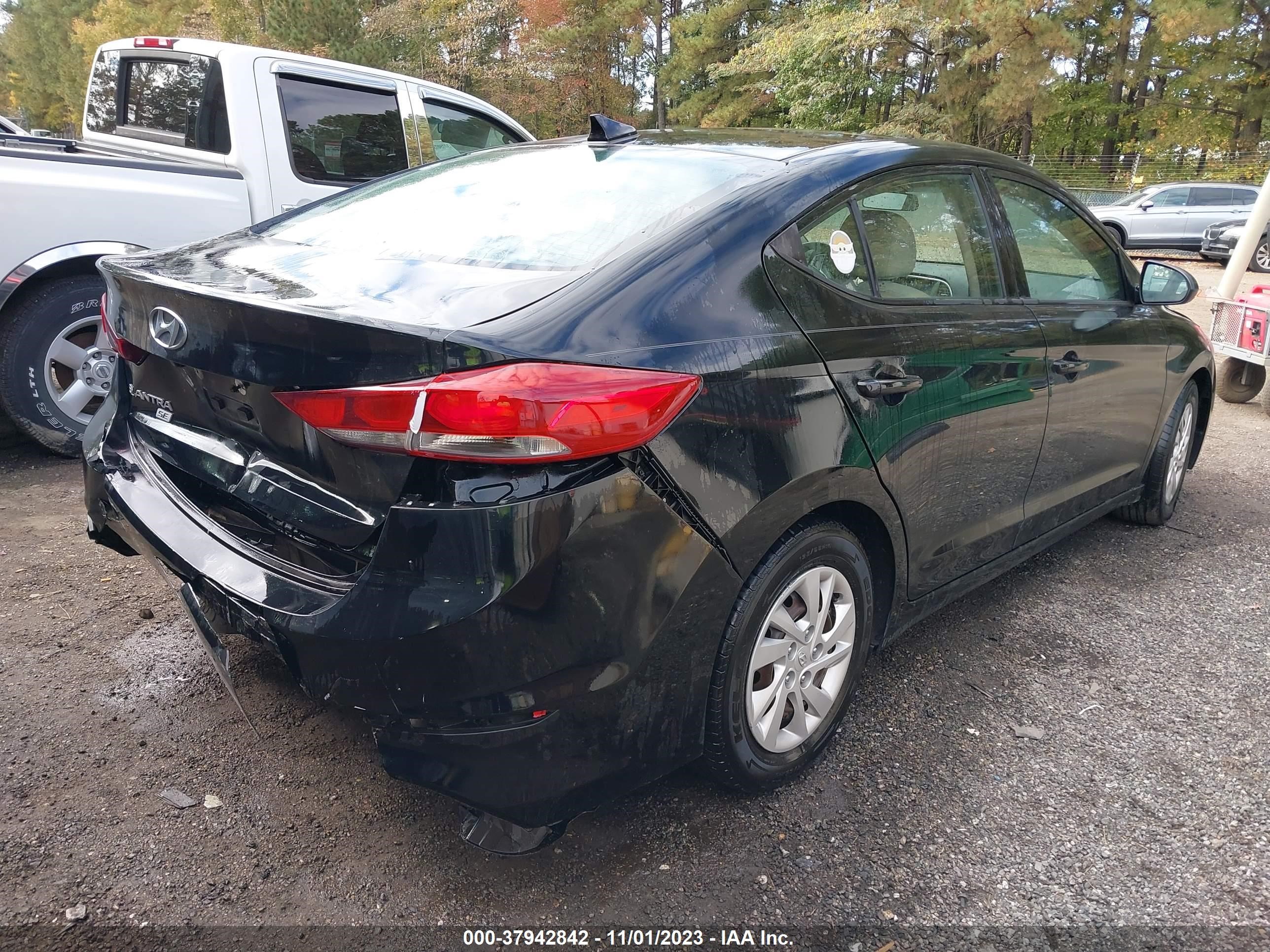 Photo 3 VIN: 5NPD74LFXJH370526 - HYUNDAI ELANTRA 