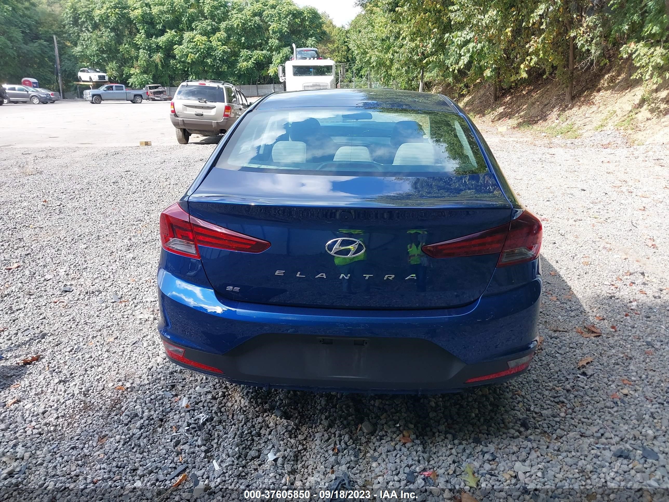 Photo 16 VIN: 5NPD74LFXKH481644 - HYUNDAI ELANTRA 