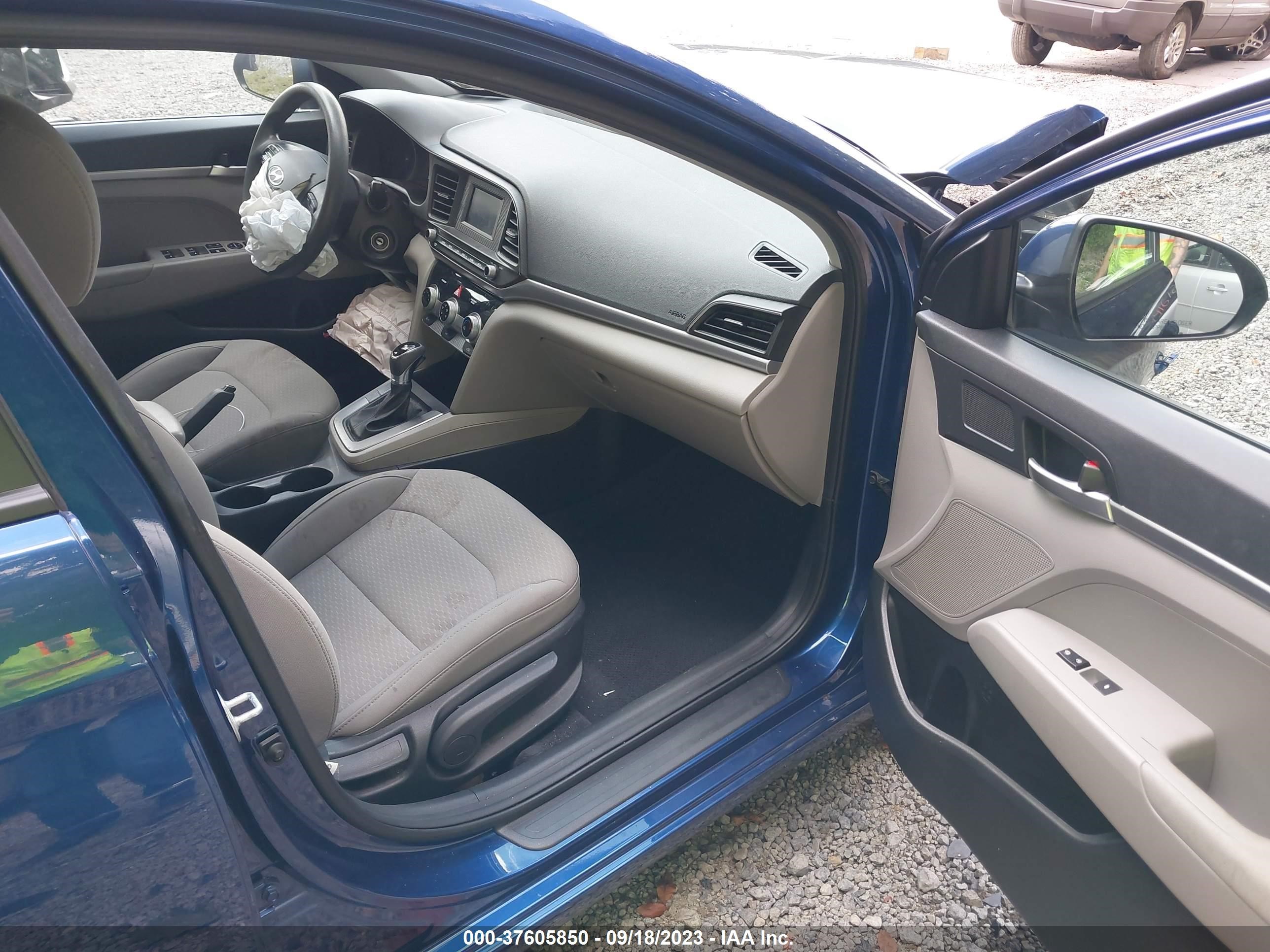 Photo 4 VIN: 5NPD74LFXKH481644 - HYUNDAI ELANTRA 