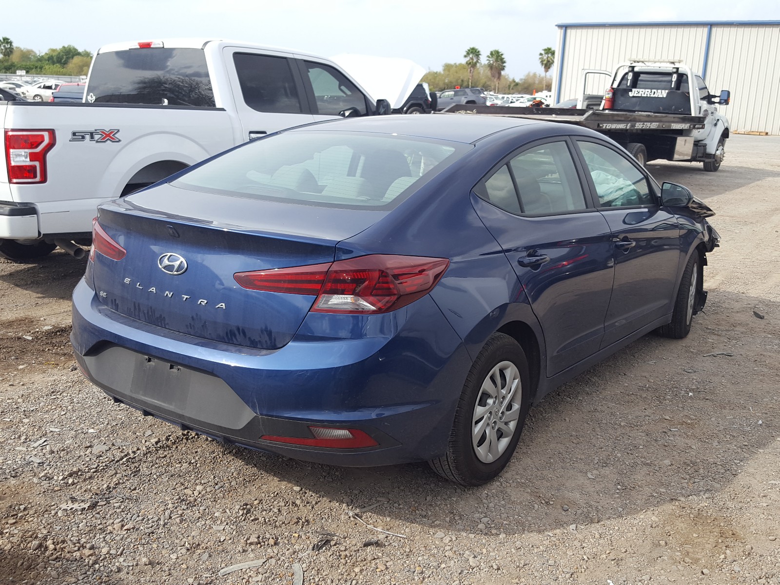 Photo 3 VIN: 5NPD74LFXLH599565 - HYUNDAI ELANTRA SE 