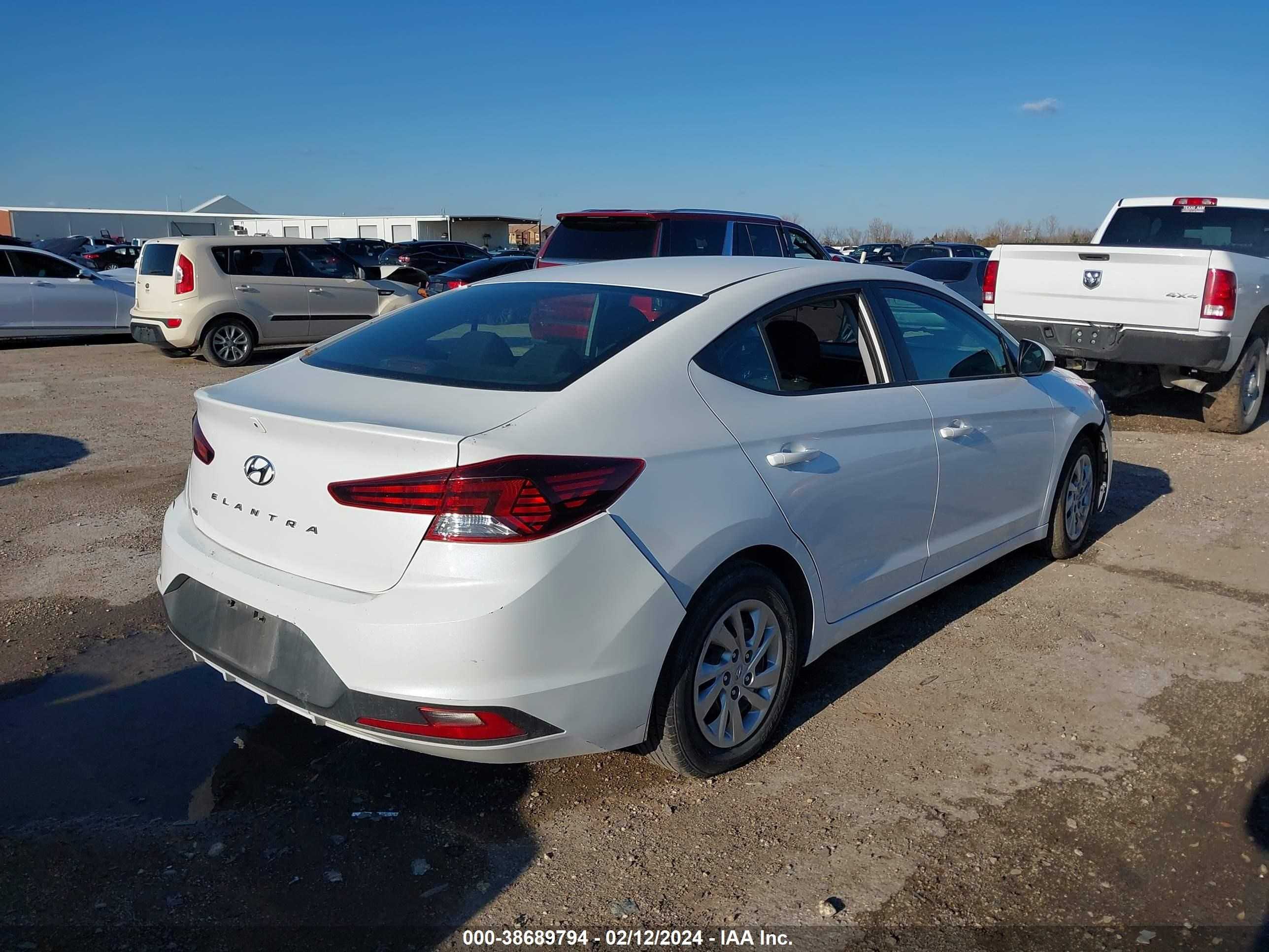 Photo 3 VIN: 5NPD74LFXLH602917 - HYUNDAI ELANTRA 