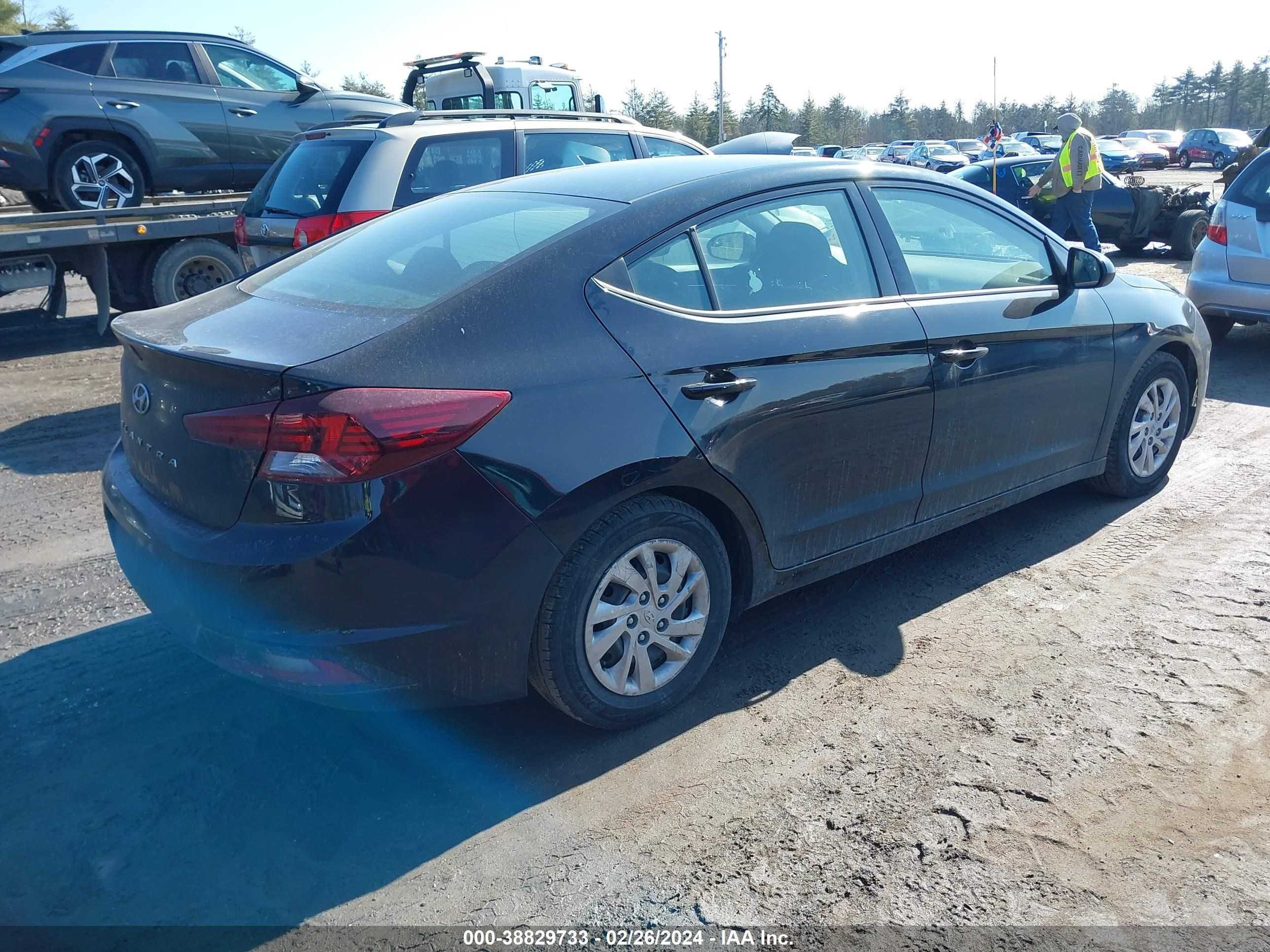 Photo 3 VIN: 5NPD74LFXLH617322 - HYUNDAI ELANTRA 