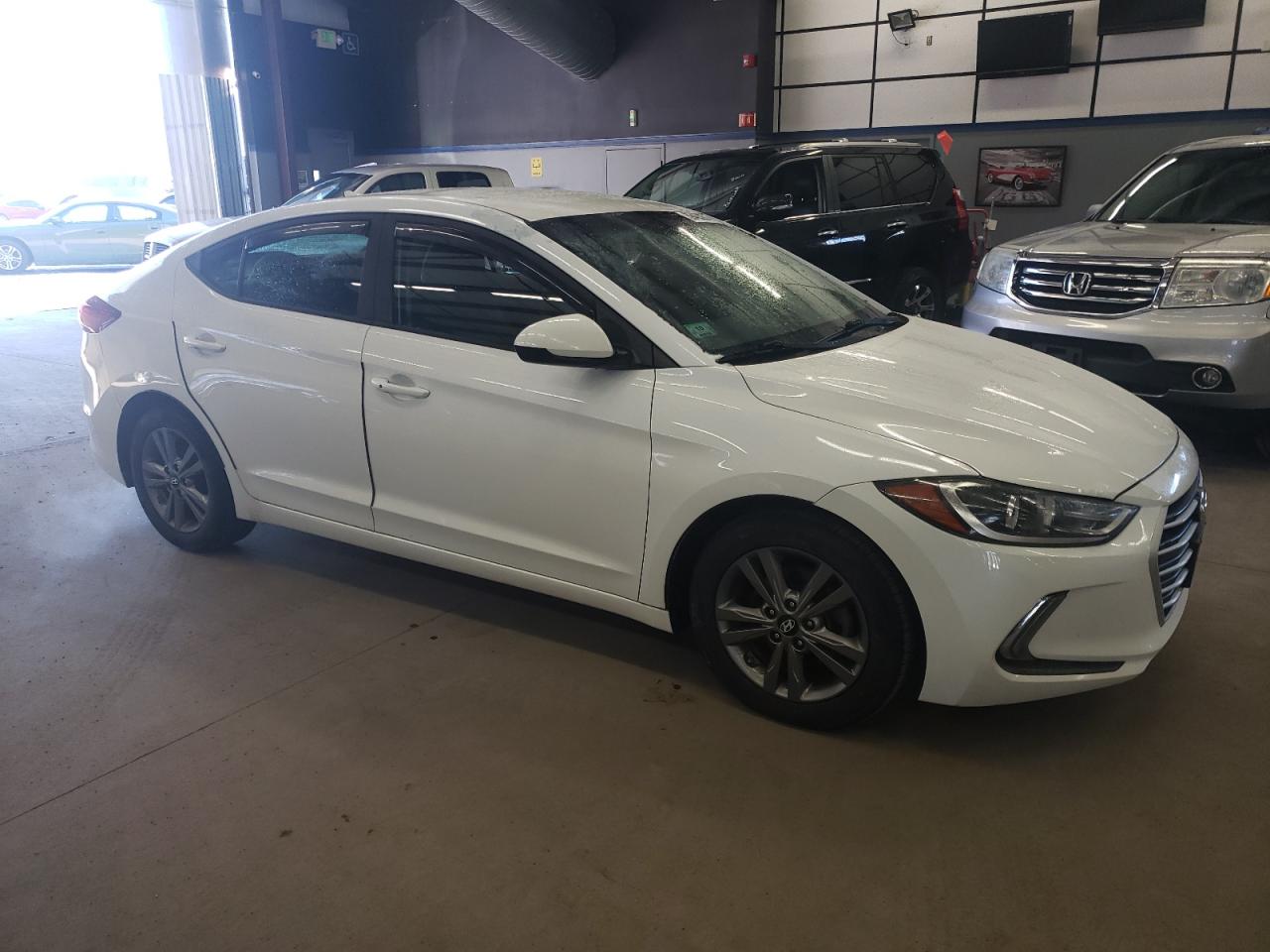 Photo 3 VIN: 5NPD84LF0HH017395 - HYUNDAI ELANTRA 