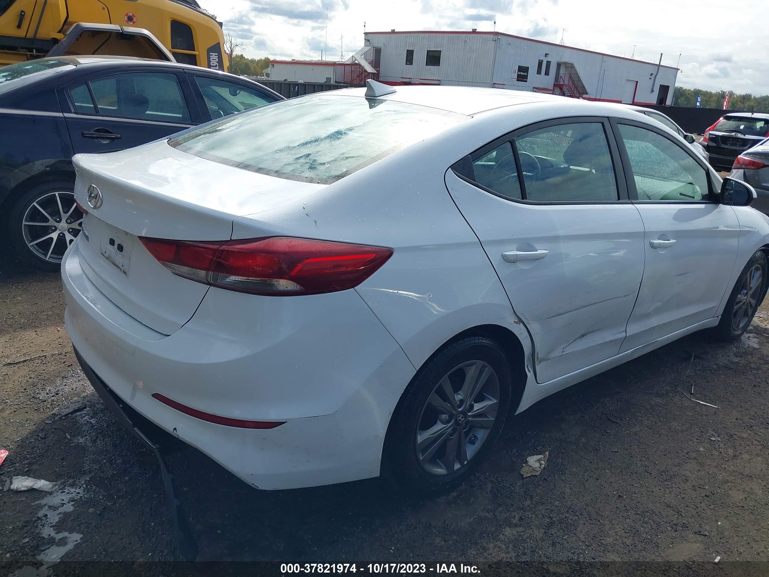 Photo 3 VIN: 5NPD84LF0HH021785 - HYUNDAI ELANTRA 