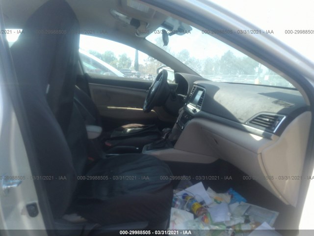 Photo 4 VIN: 5NPD84LF0HH034942 - HYUNDAI ELANTRA 