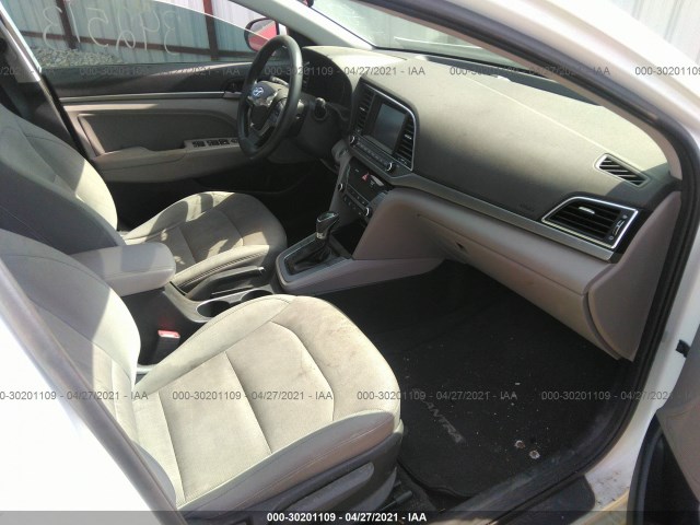 Photo 4 VIN: 5NPD84LF0HH051918 - HYUNDAI ELANTRA 