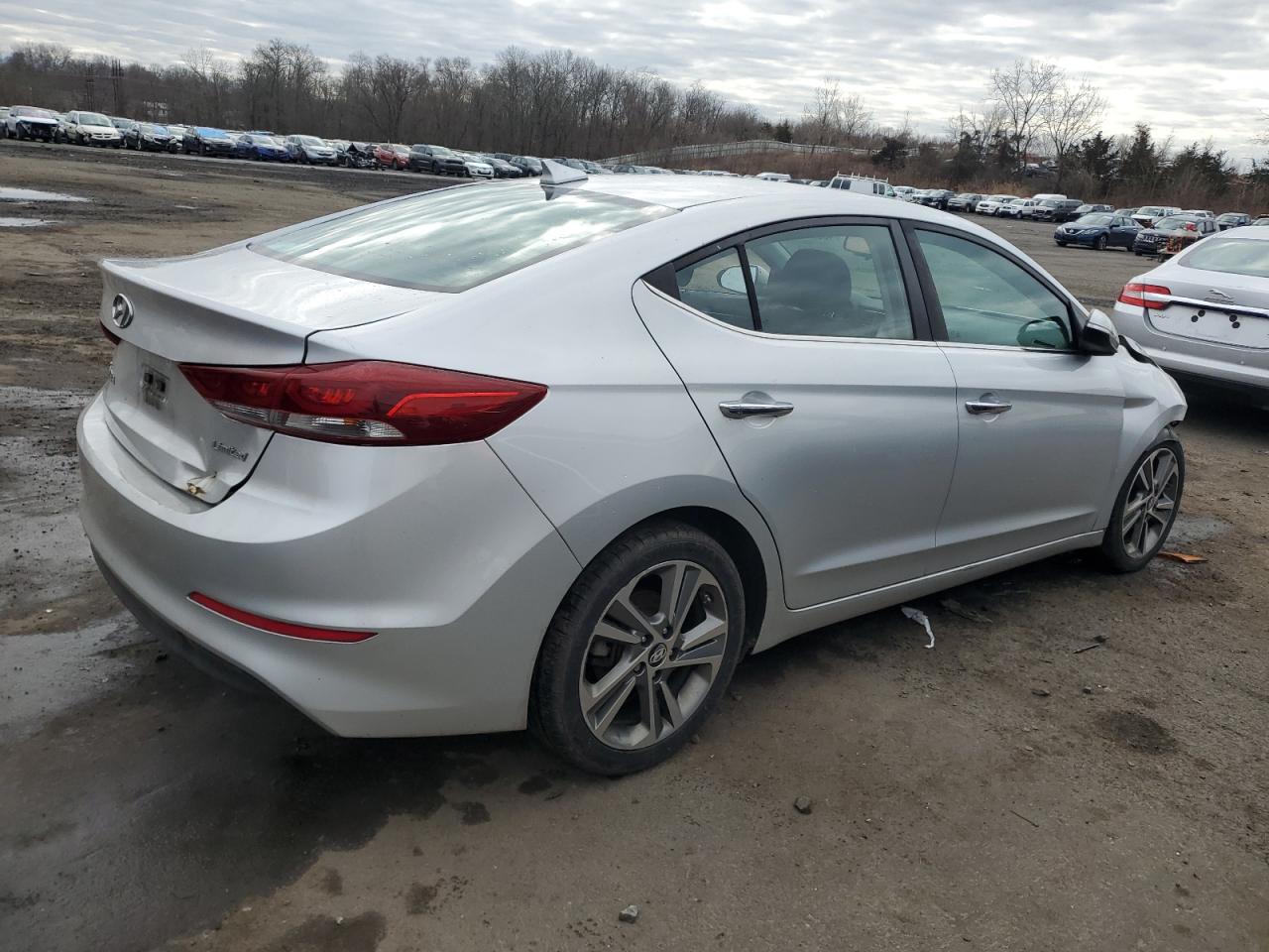 Photo 2 VIN: 5NPD84LF0HH063843 - HYUNDAI ELANTRA 