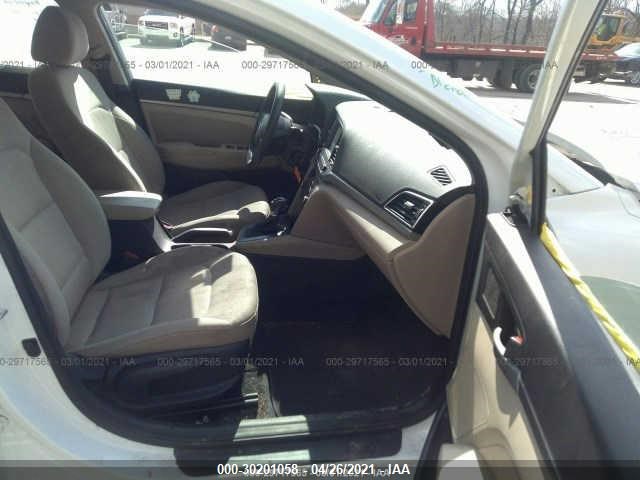 Photo 4 VIN: 5NPD84LF0HH111230 - HYUNDAI ELANTRA 