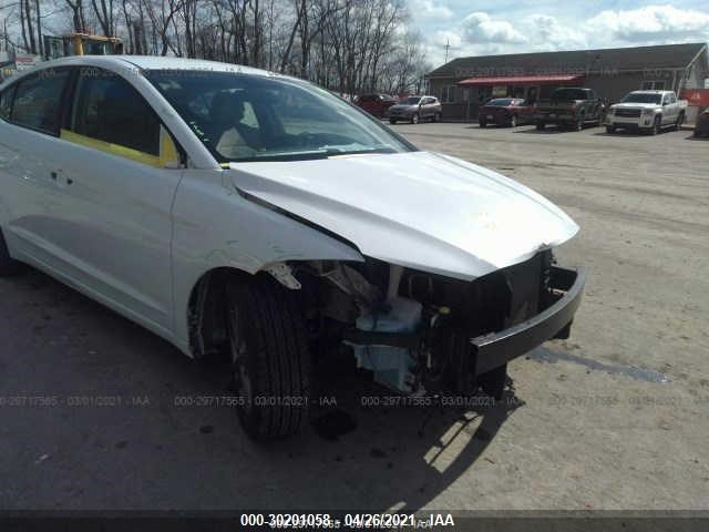 Photo 5 VIN: 5NPD84LF0HH111230 - HYUNDAI ELANTRA 