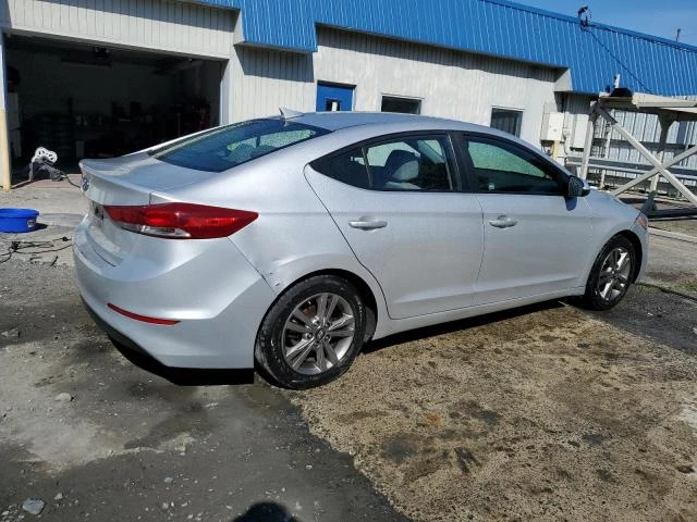 Photo 2 VIN: 5NPD84LF0JH227856 - HYUNDAI ELANTRA SE 