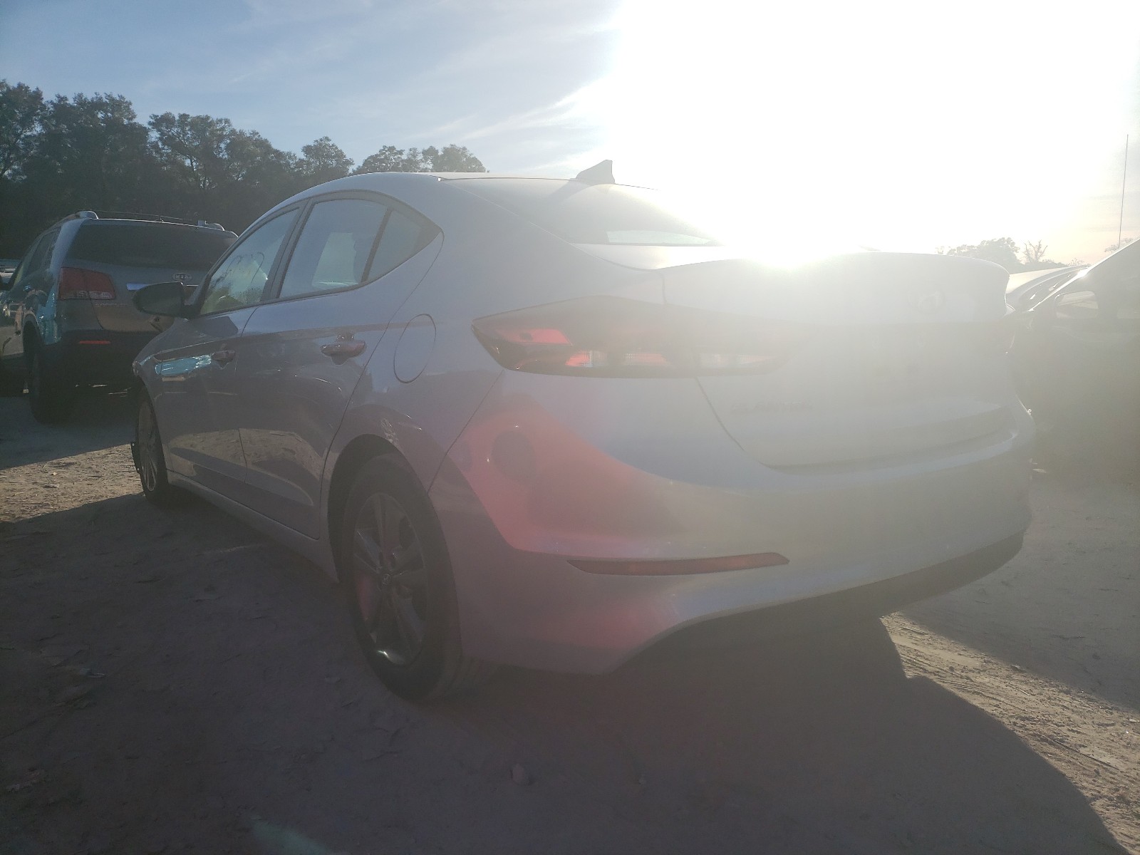 Photo 2 VIN: 5NPD84LF0JH230157 - HYUNDAI ELANTRA SE 