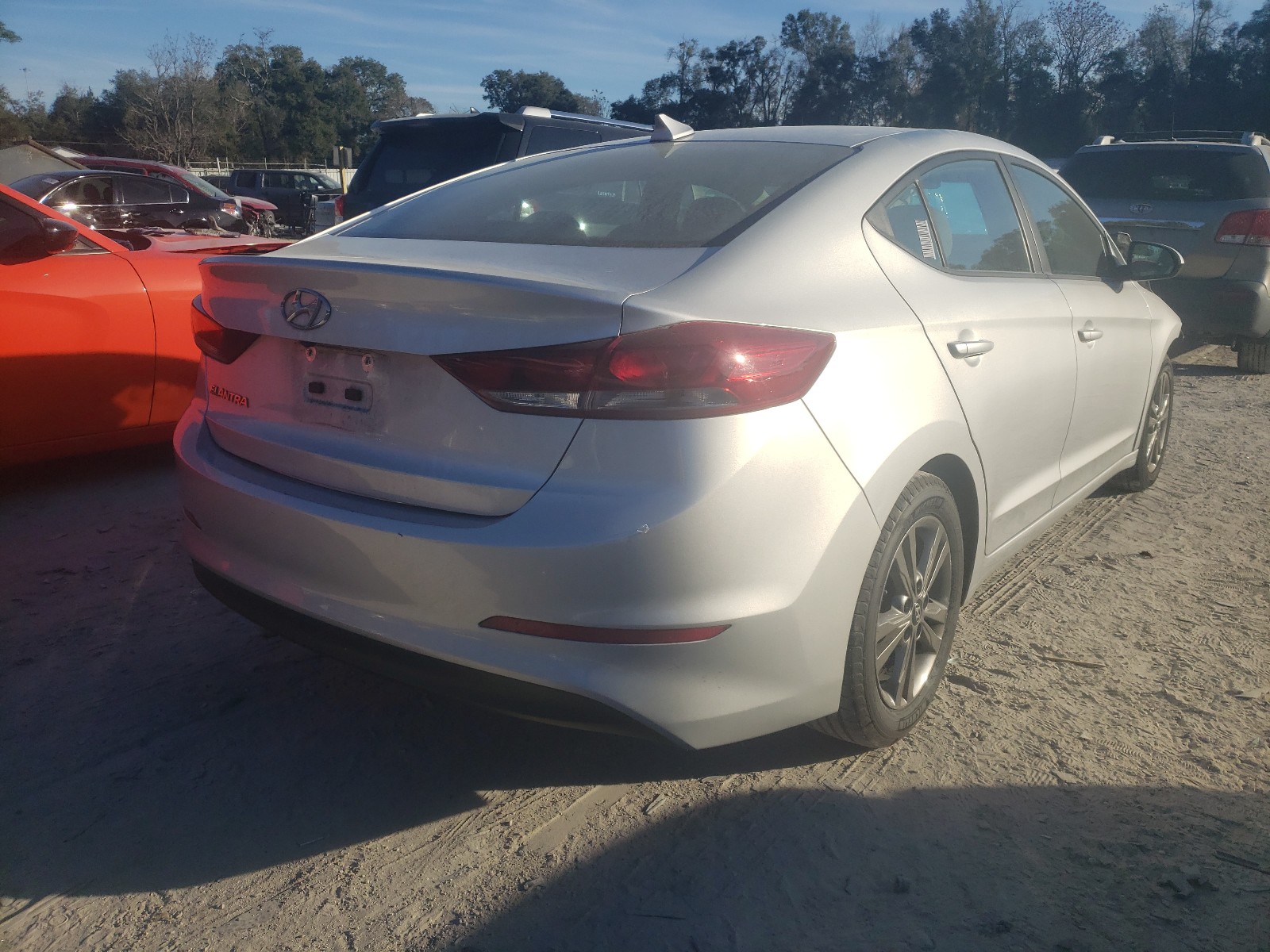 Photo 3 VIN: 5NPD84LF0JH230157 - HYUNDAI ELANTRA SE 