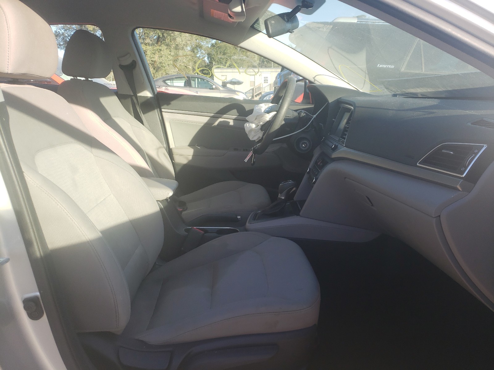 Photo 4 VIN: 5NPD84LF0JH230157 - HYUNDAI ELANTRA SE 