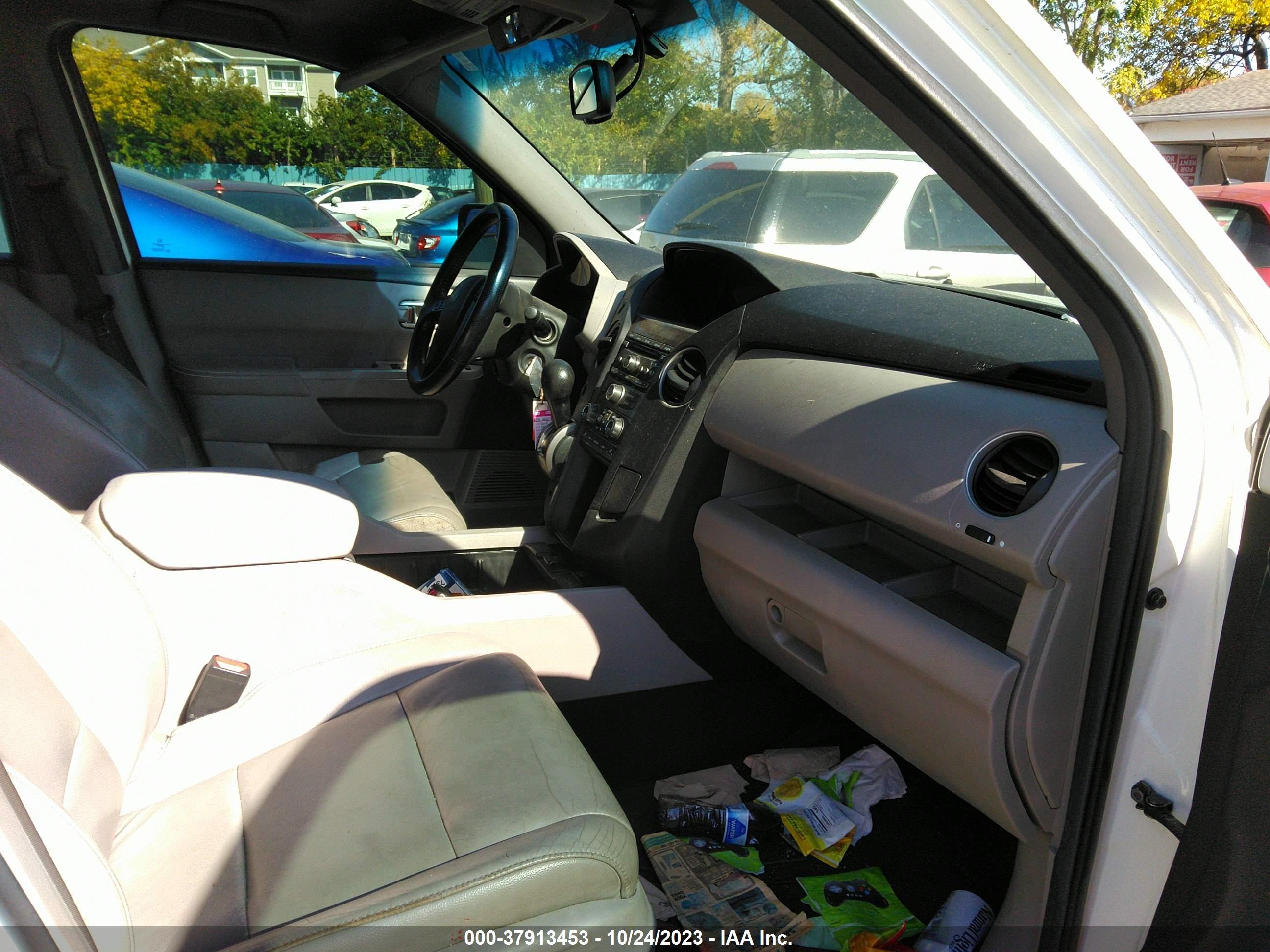 Photo 4 VIN: 5NPD84LF0JH230160 - HONDA PILOT 