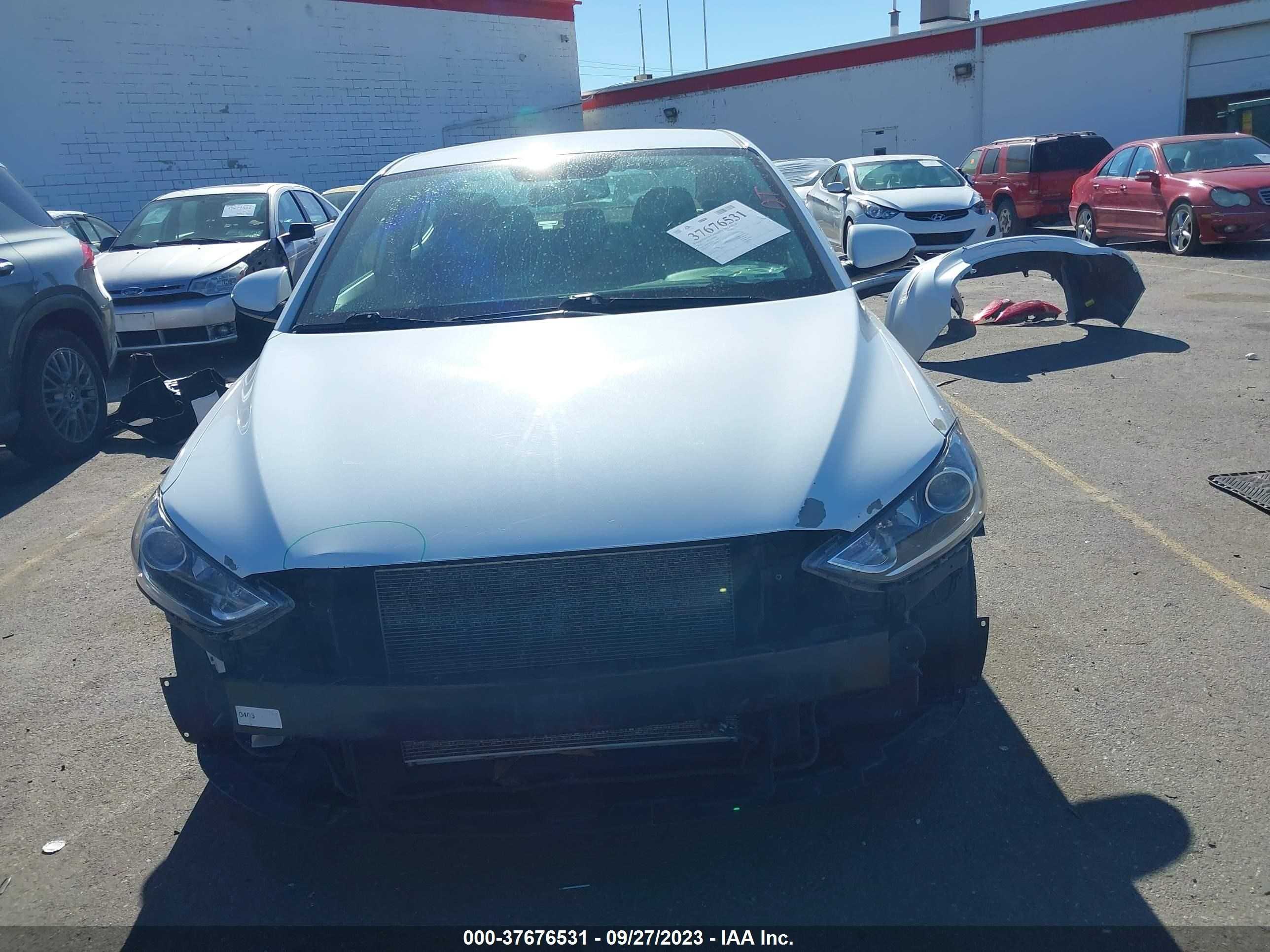 Photo 12 VIN: 5NPD84LF0JH256886 - HYUNDAI ELANTRA 