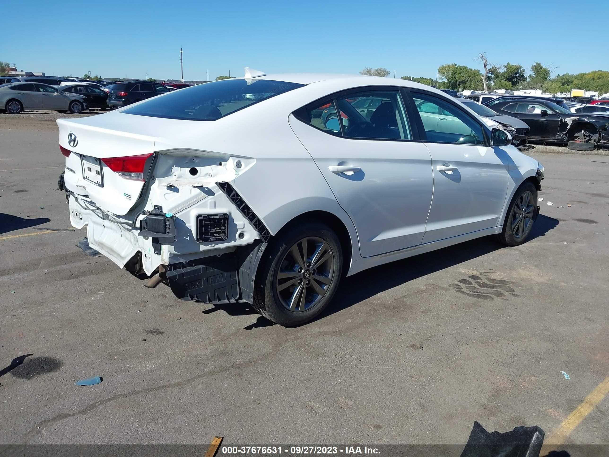 Photo 3 VIN: 5NPD84LF0JH256886 - HYUNDAI ELANTRA 