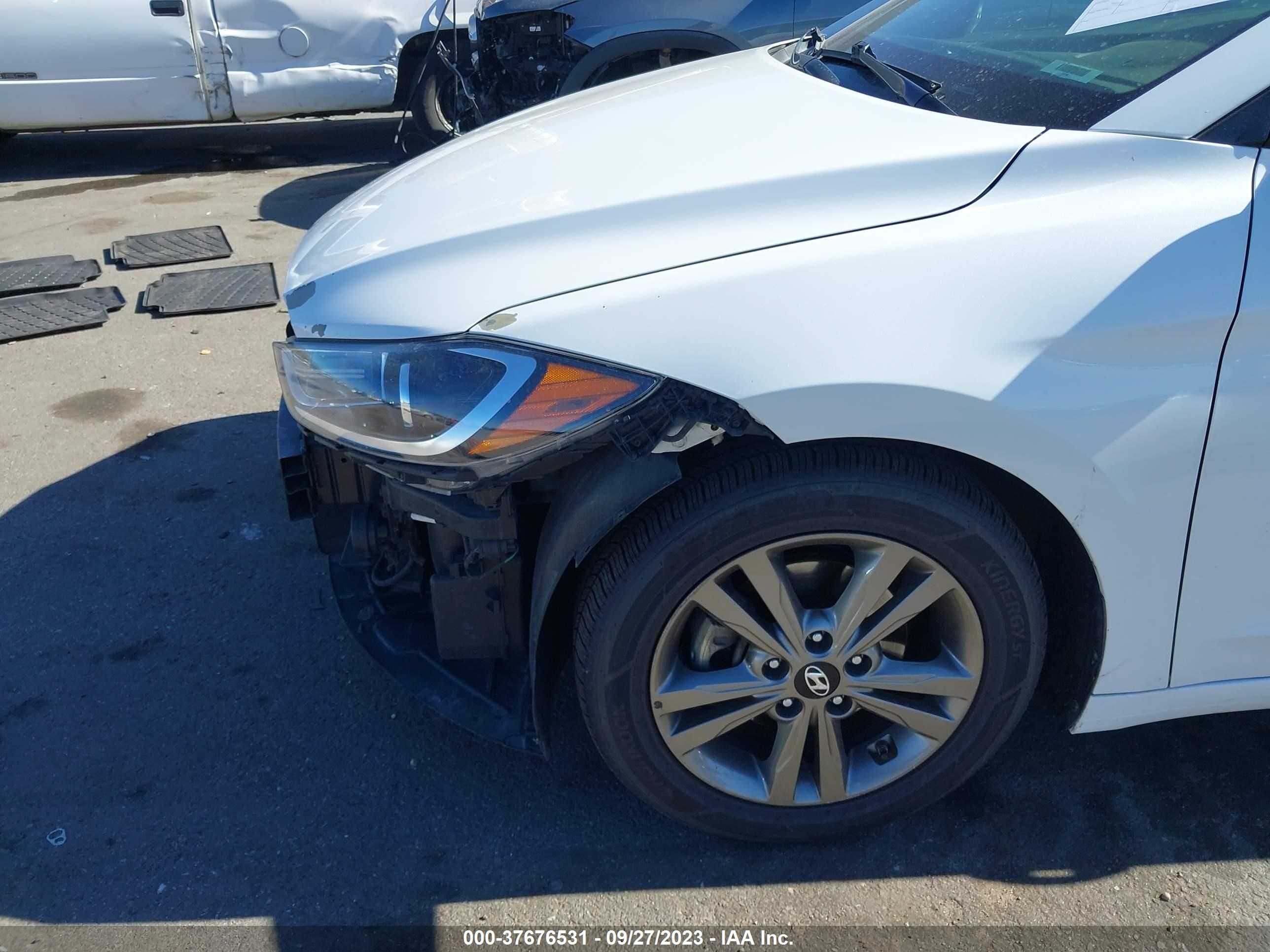 Photo 5 VIN: 5NPD84LF0JH256886 - HYUNDAI ELANTRA 