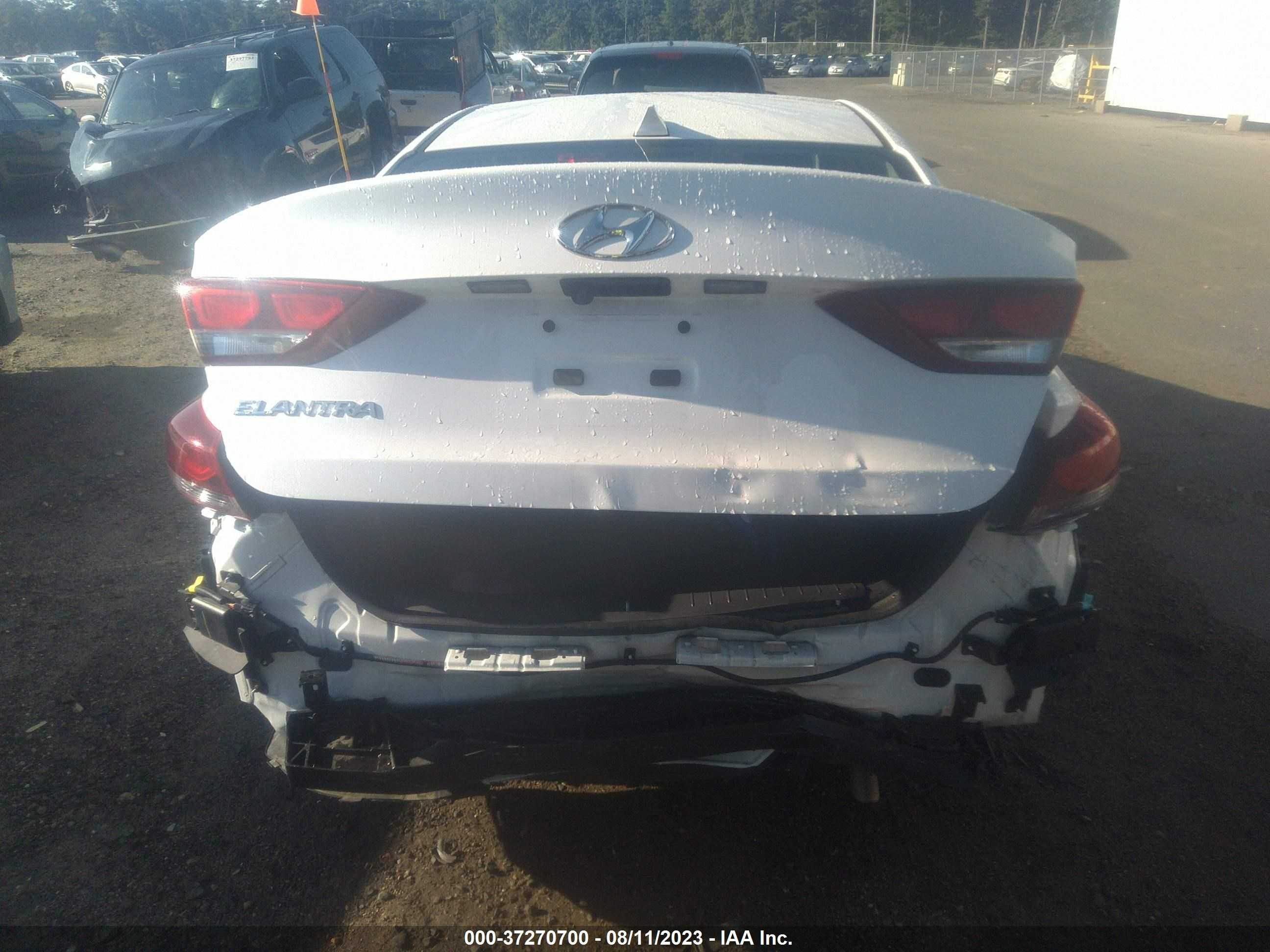 Photo 15 VIN: 5NPD84LF0JH276913 - HYUNDAI ELANTRA 