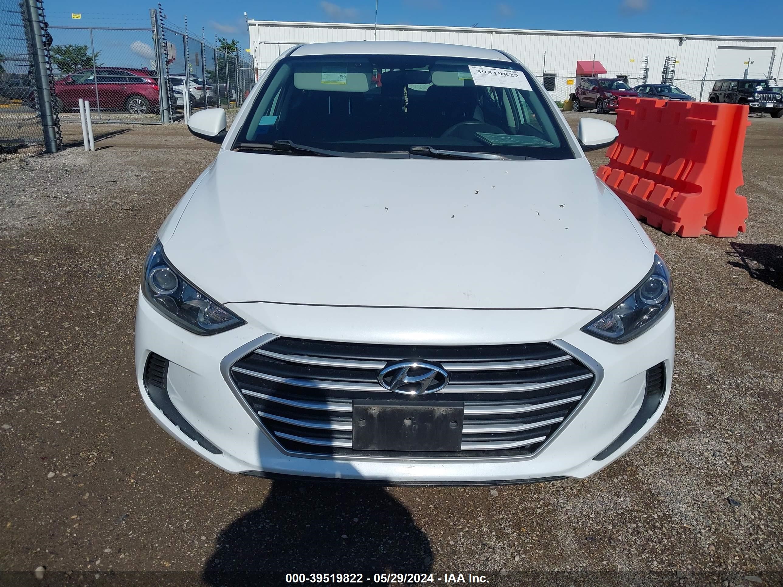 Photo 11 VIN: 5NPD84LF0JH301387 - HYUNDAI ELANTRA 