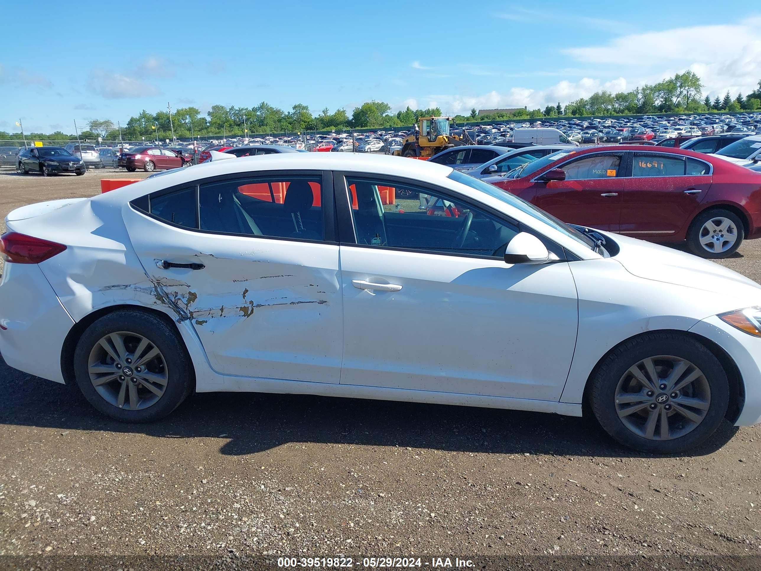 Photo 12 VIN: 5NPD84LF0JH301387 - HYUNDAI ELANTRA 