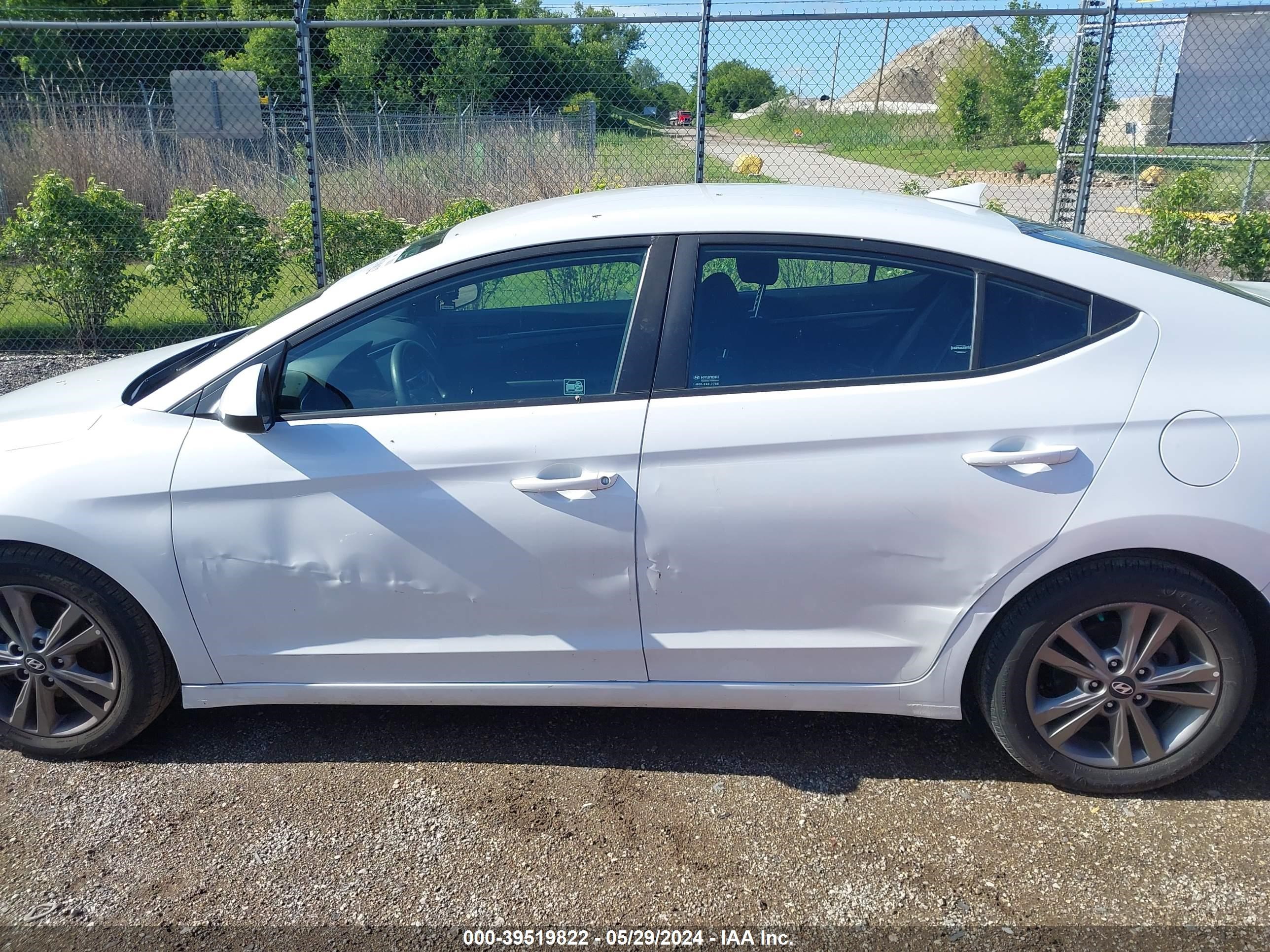 Photo 13 VIN: 5NPD84LF0JH301387 - HYUNDAI ELANTRA 