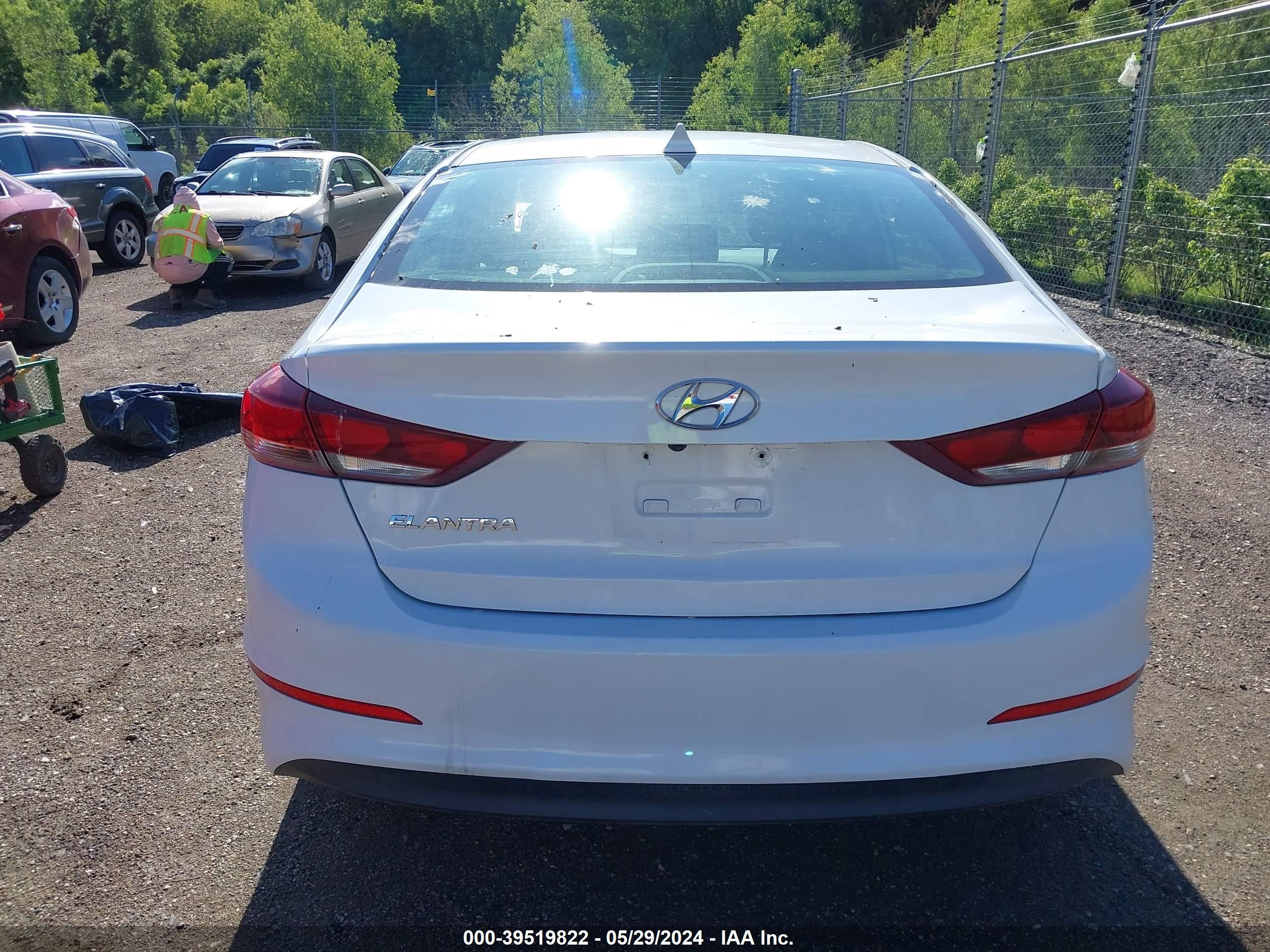 Photo 15 VIN: 5NPD84LF0JH301387 - HYUNDAI ELANTRA 