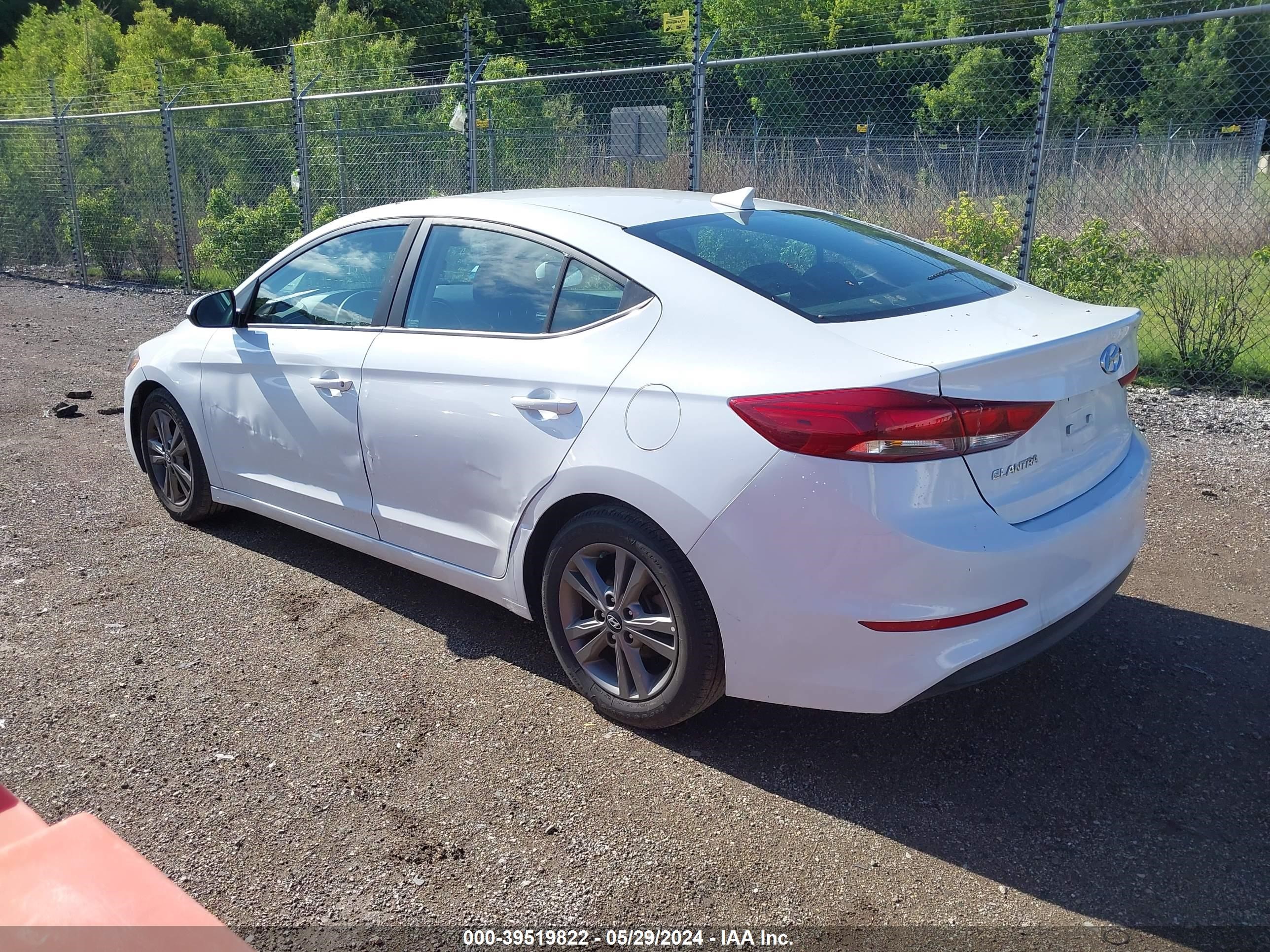 Photo 2 VIN: 5NPD84LF0JH301387 - HYUNDAI ELANTRA 