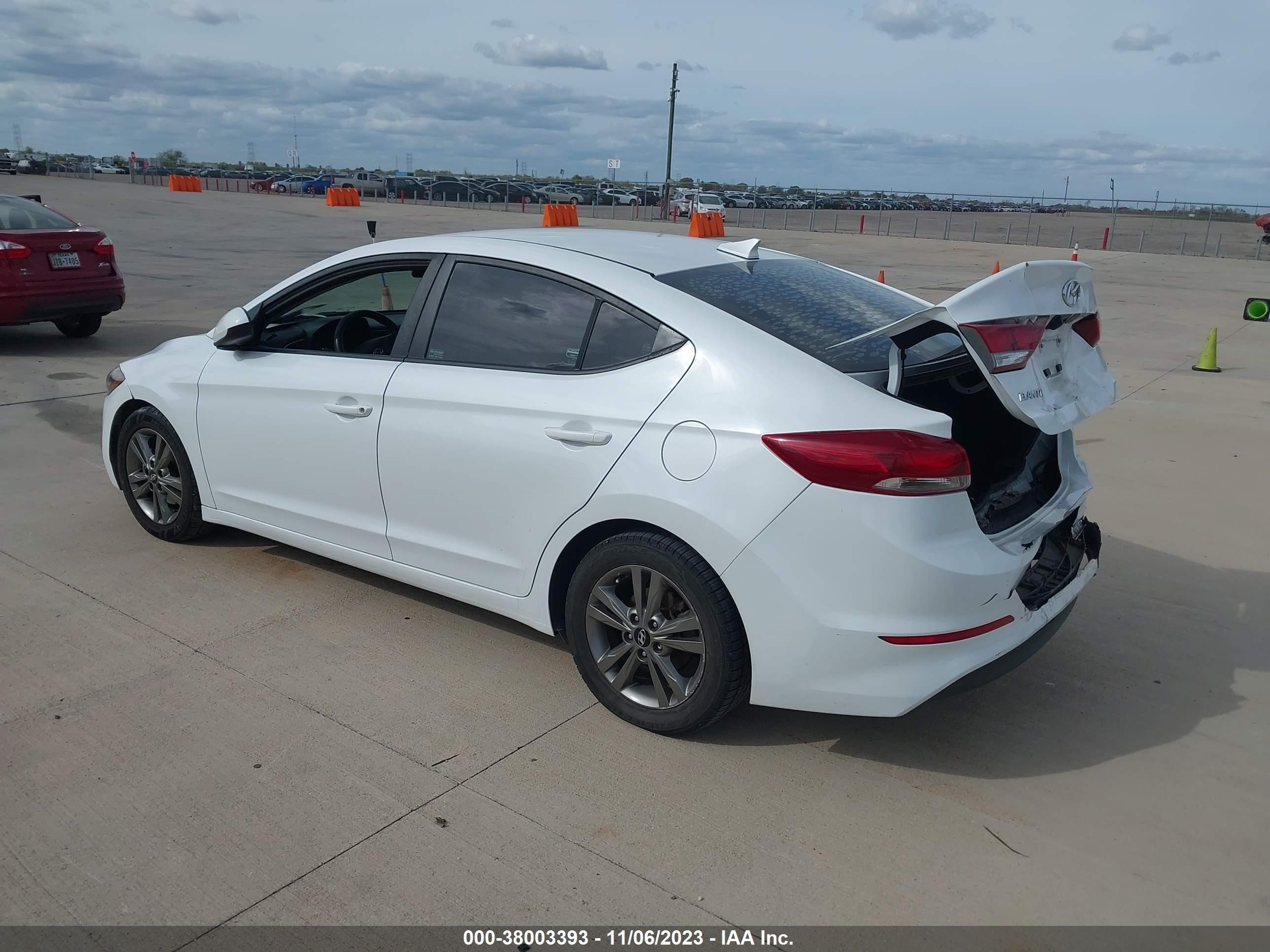 Photo 2 VIN: 5NPD84LF0JH302829 - HYUNDAI ELANTRA 