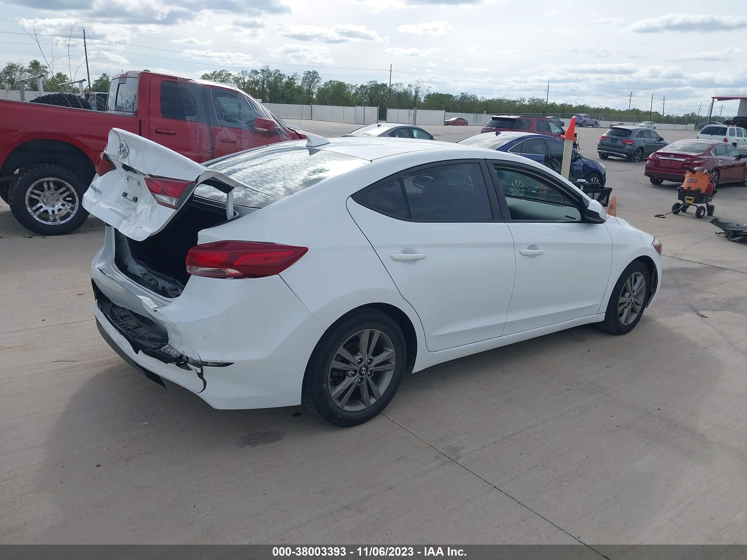 Photo 3 VIN: 5NPD84LF0JH302829 - HYUNDAI ELANTRA 