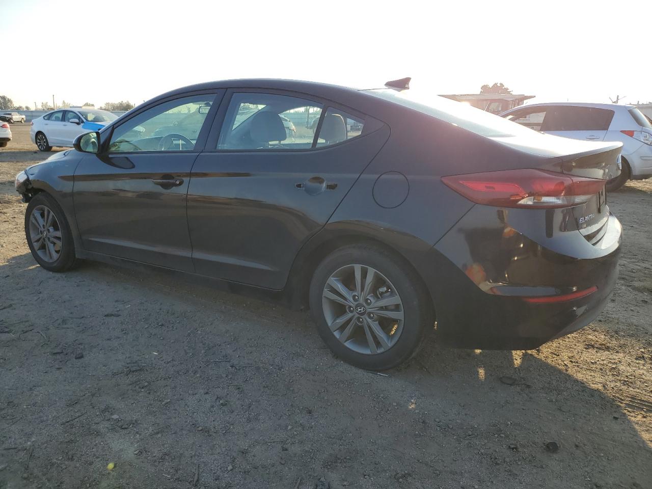 Photo 1 VIN: 5NPD84LF0JH303849 - HYUNDAI ELANTRA 