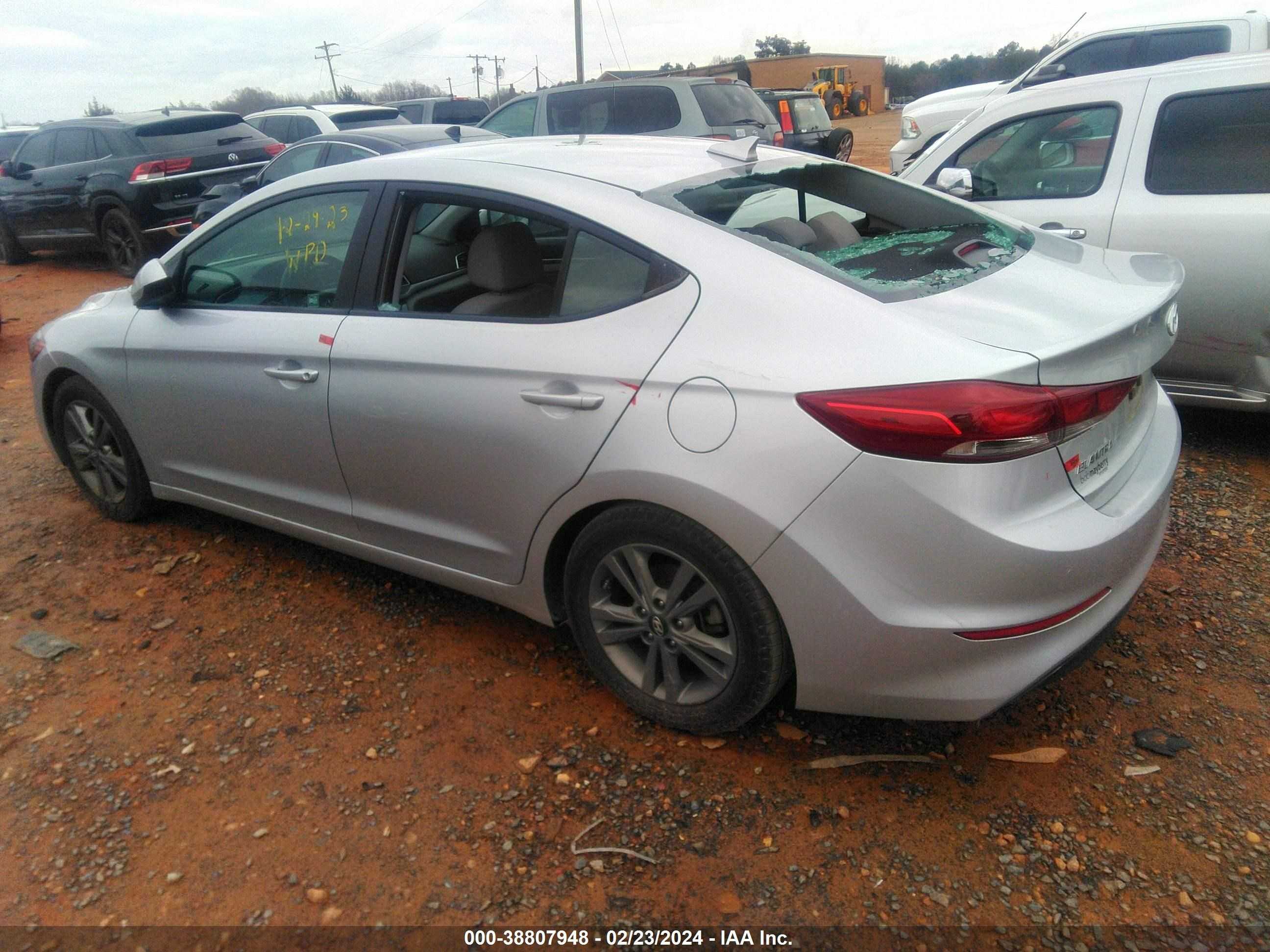 Photo 2 VIN: 5NPD84LF0JH321266 - HYUNDAI ELANTRA 