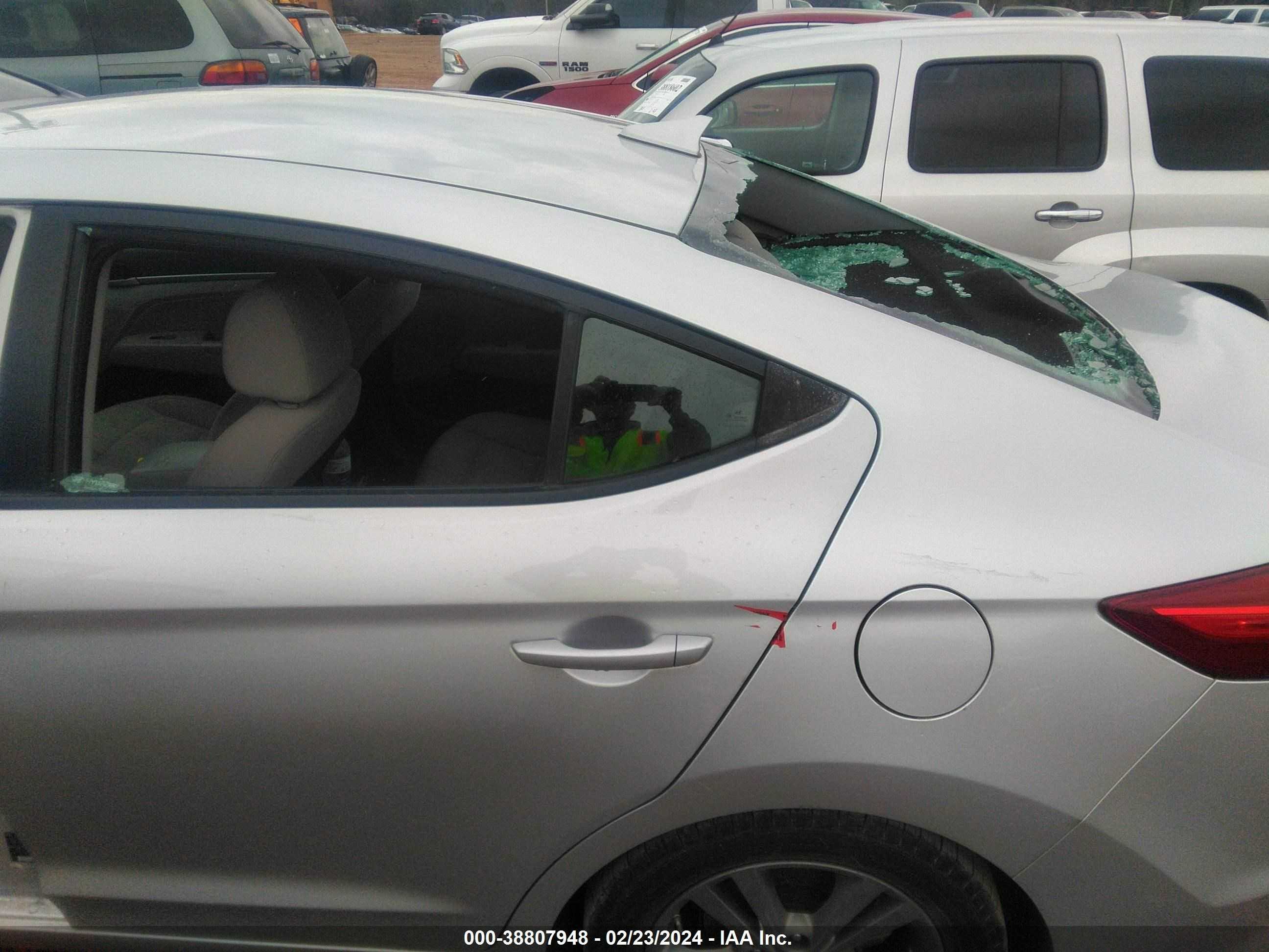 Photo 5 VIN: 5NPD84LF0JH321266 - HYUNDAI ELANTRA 