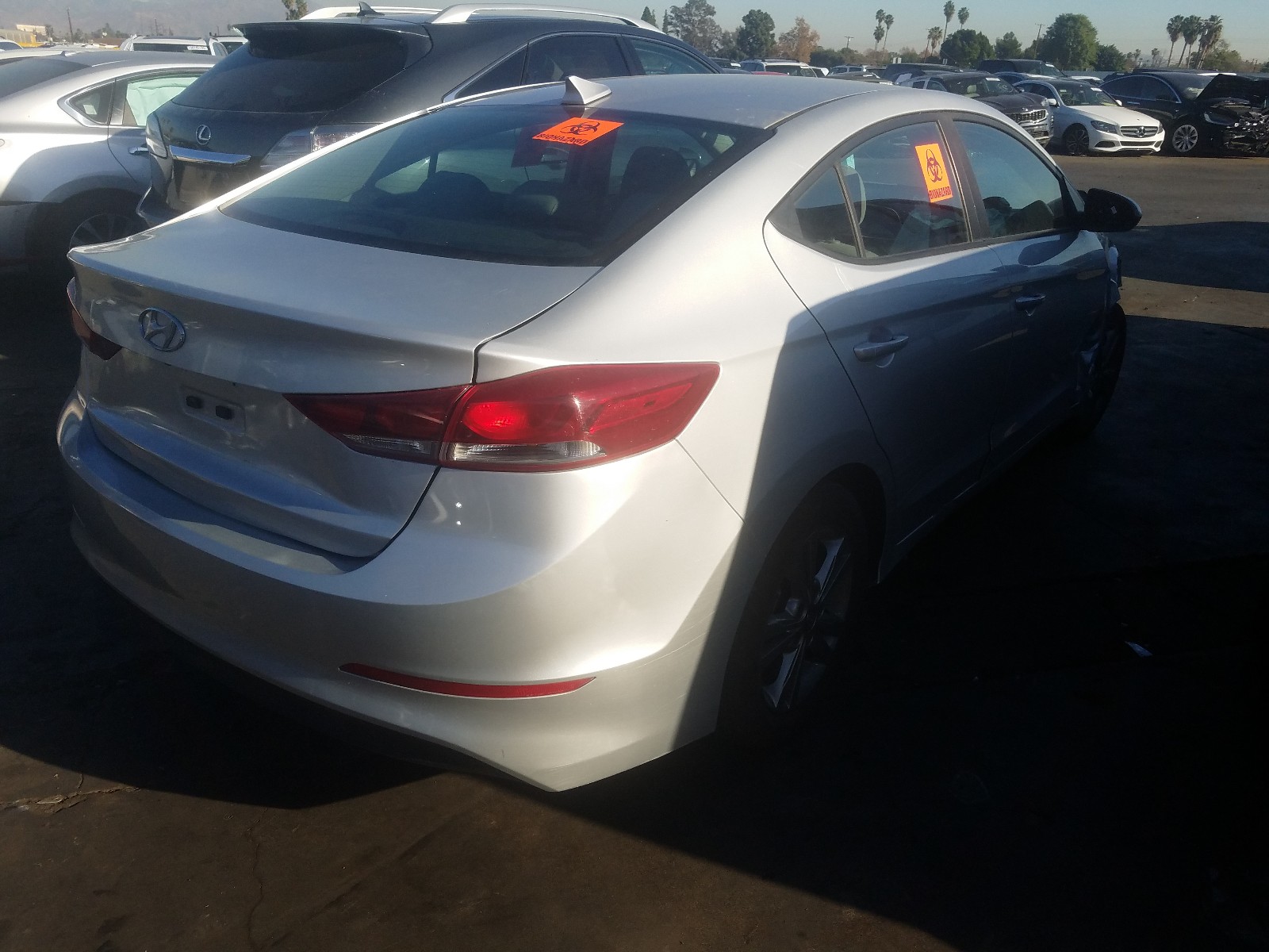 Photo 3 VIN: 5NPD84LF0JH324720 - HYUNDAI ELANTRA SE 