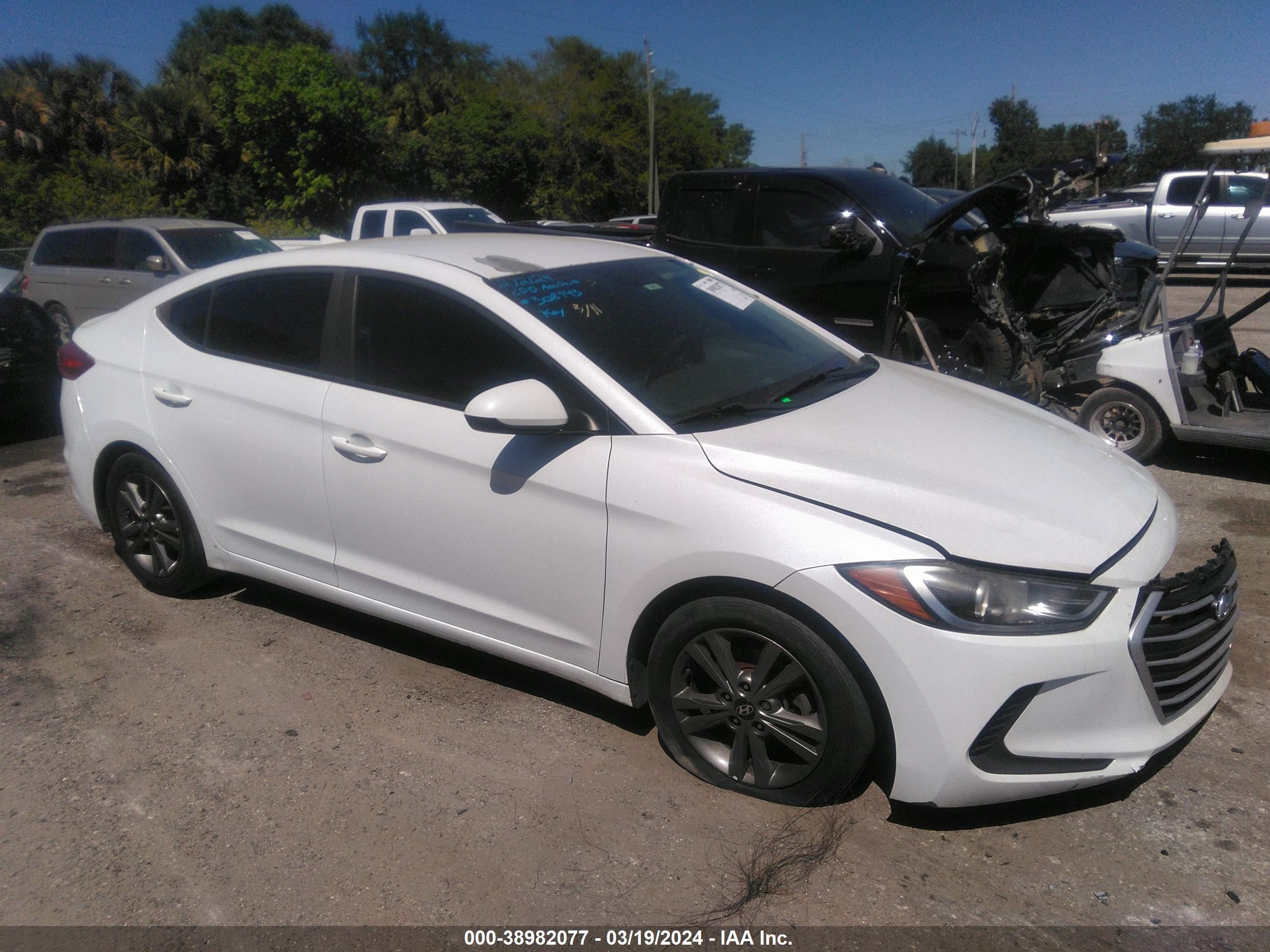 Photo 12 VIN: 5NPD84LF0JH339878 - HYUNDAI ELANTRA 