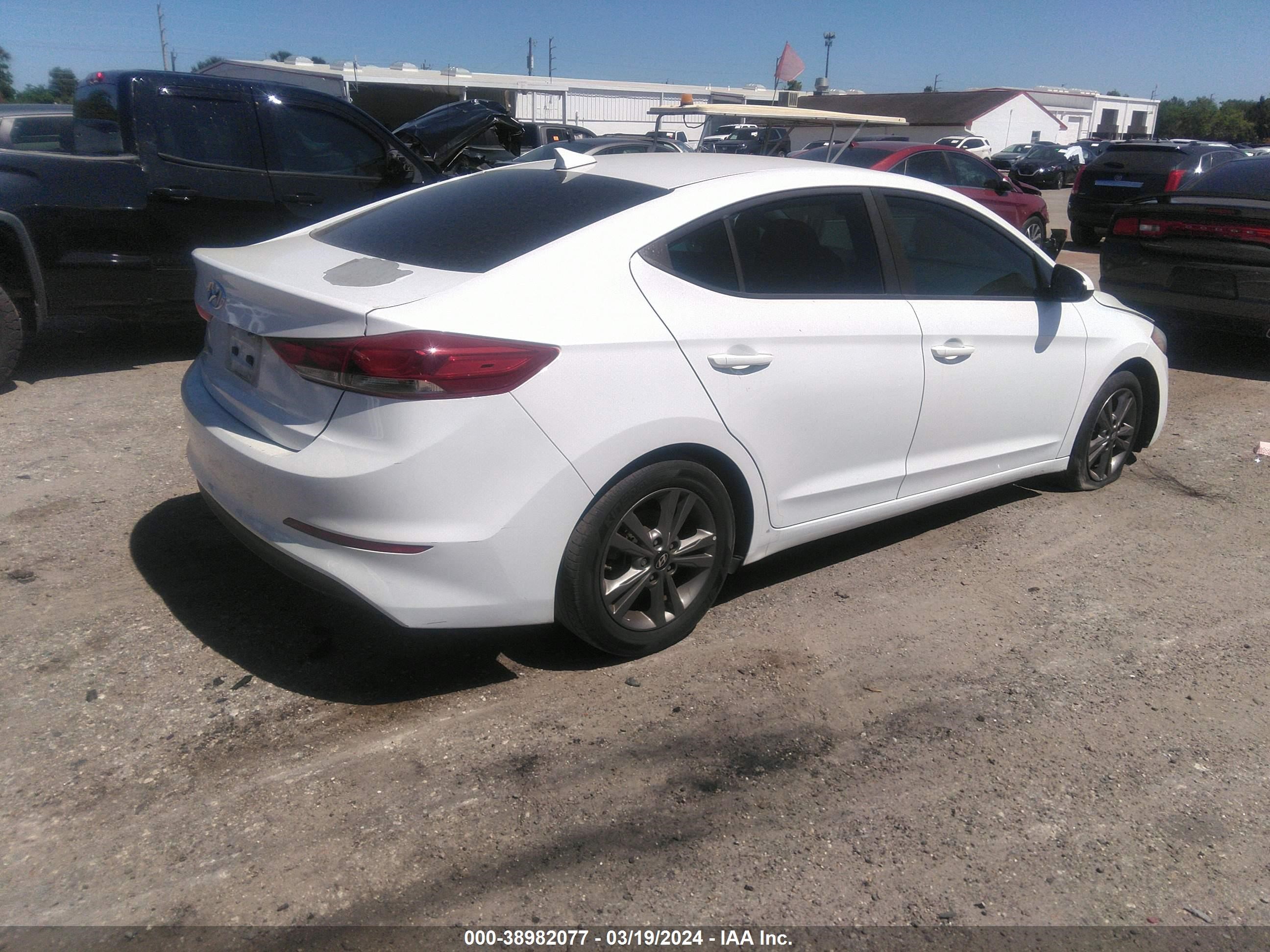 Photo 3 VIN: 5NPD84LF0JH339878 - HYUNDAI ELANTRA 