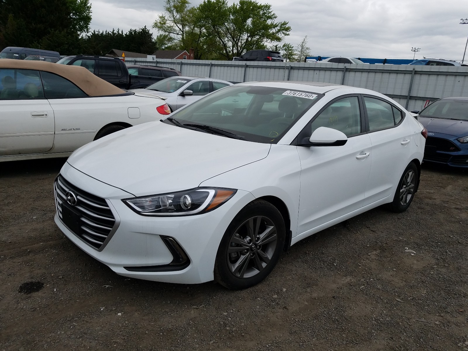 Photo 1 VIN: 5NPD84LF0JH357412 - HYUNDAI ELANTRA SE 