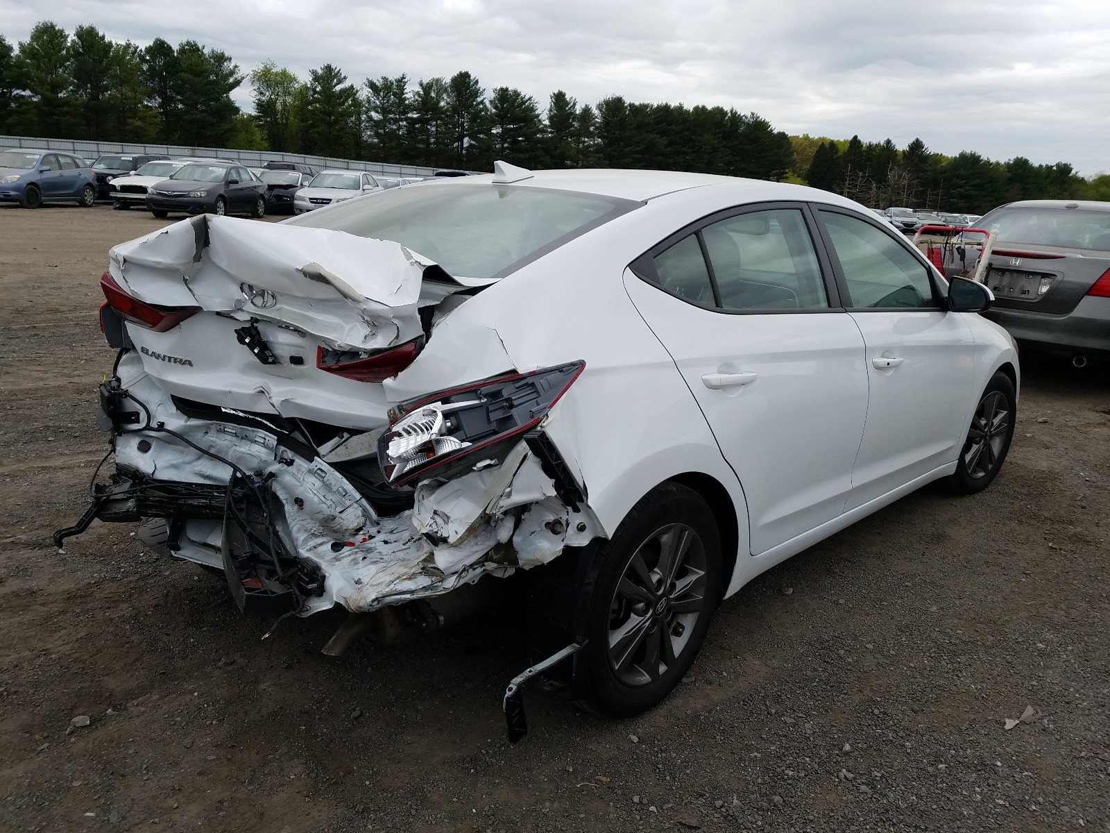 Photo 3 VIN: 5NPD84LF0JH357412 - HYUNDAI ELANTRA SE 