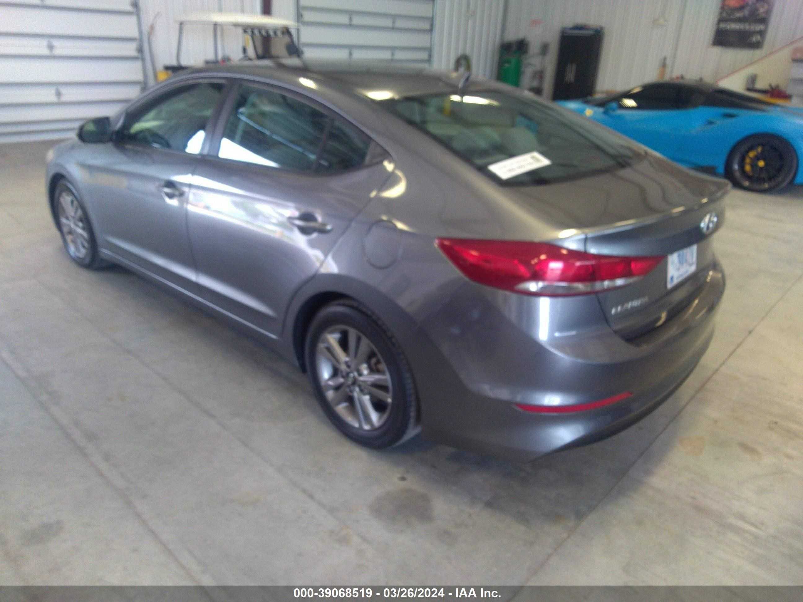 Photo 2 VIN: 5NPD84LF0JH381385 - HYUNDAI ELANTRA 