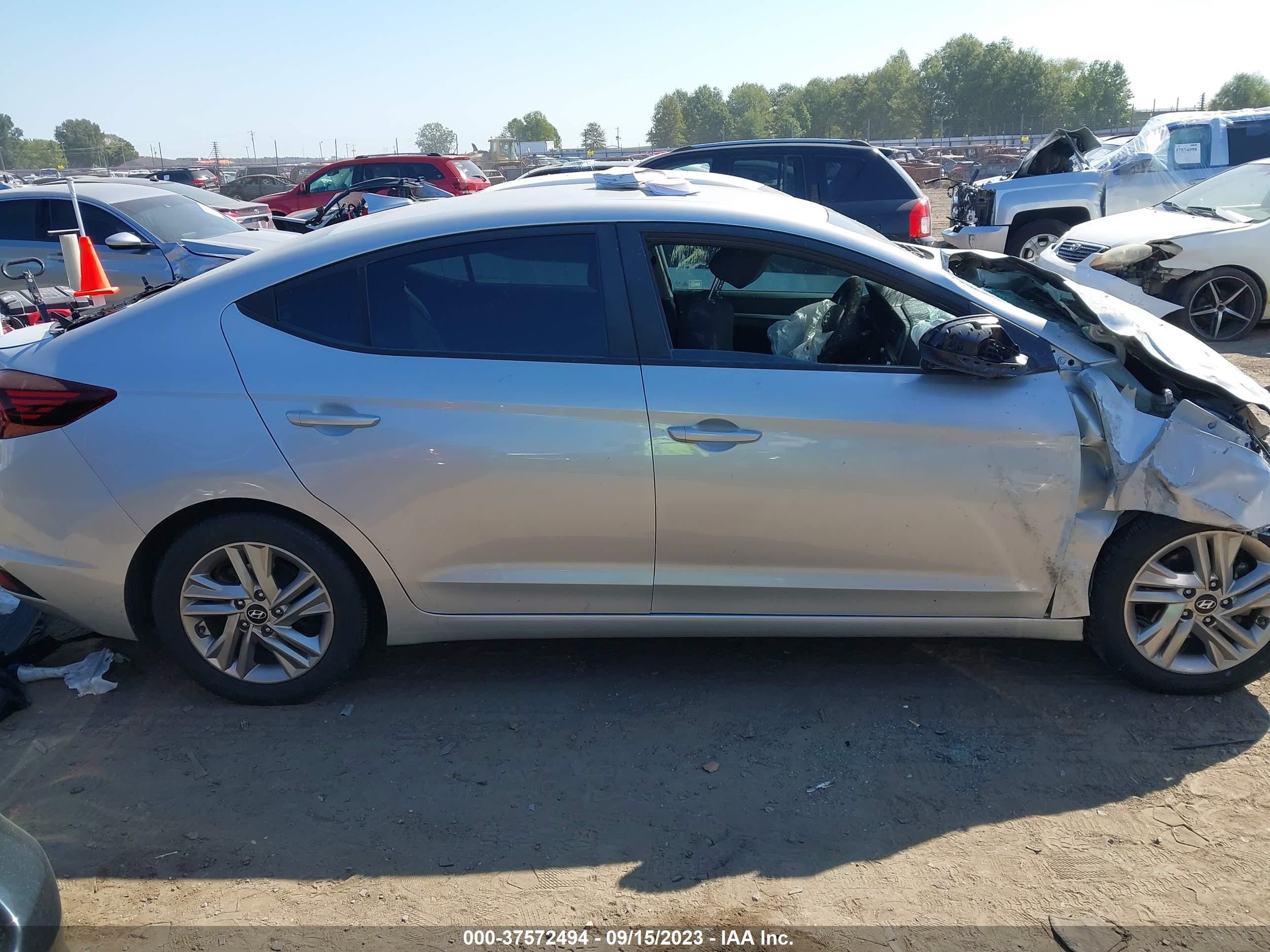 Photo 13 VIN: 5NPD84LF0KH435821 - HYUNDAI ELANTRA 