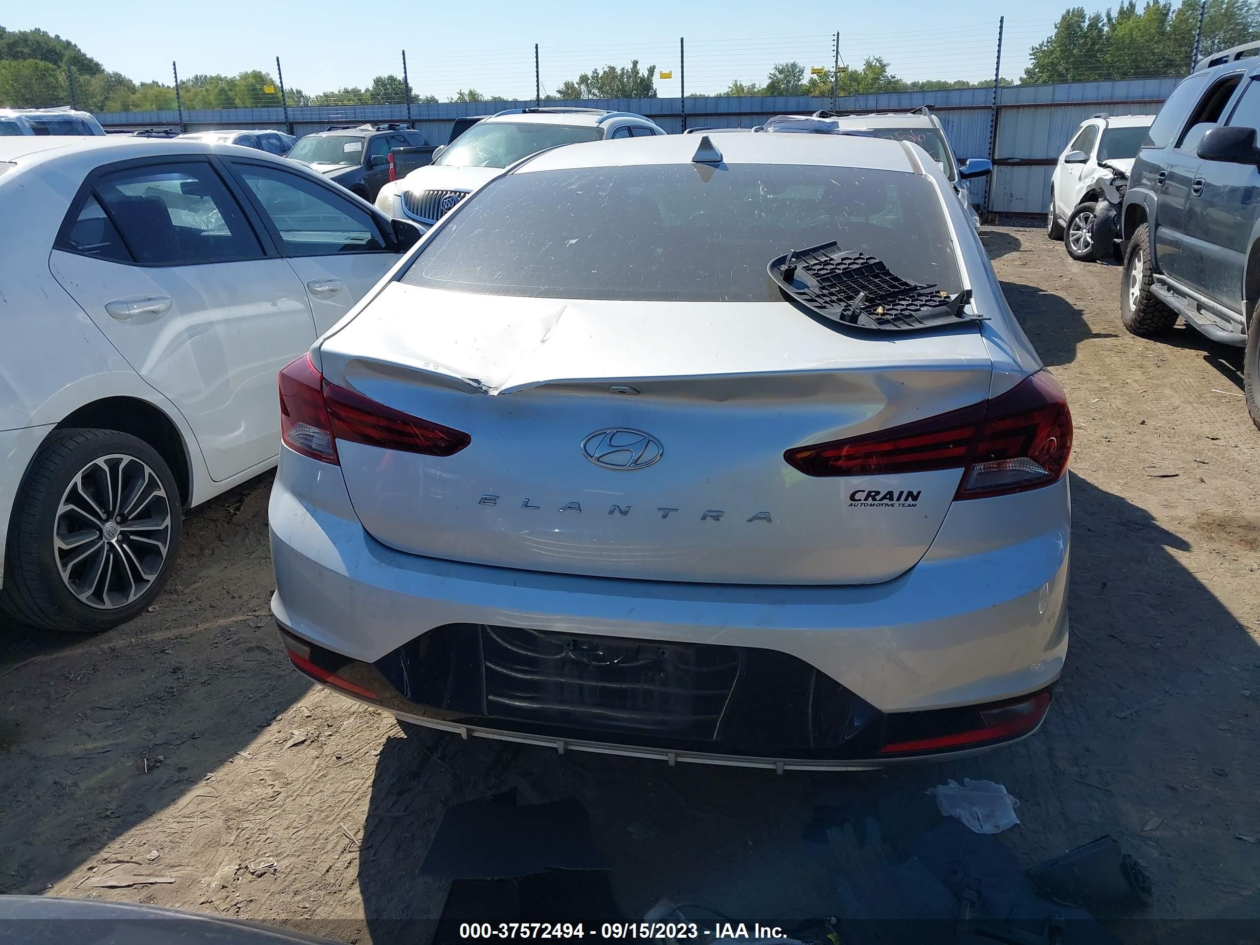 Photo 16 VIN: 5NPD84LF0KH435821 - HYUNDAI ELANTRA 