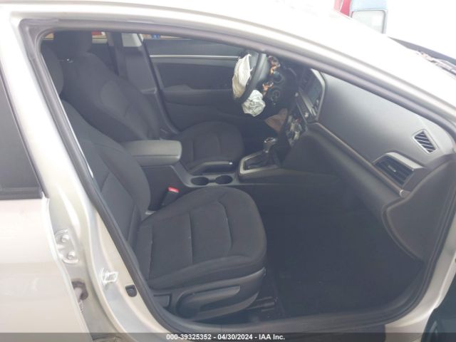 Photo 4 VIN: 5NPD84LF0KH445409 - HYUNDAI ELANTRA 