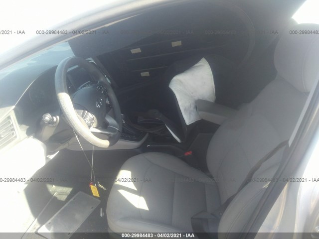 Photo 4 VIN: 5NPD84LF0KH468026 - HYUNDAI ELANTRA 