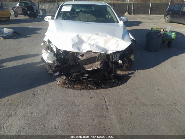 Photo 5 VIN: 5NPD84LF1HH002288 - HYUNDAI ELANTRA 