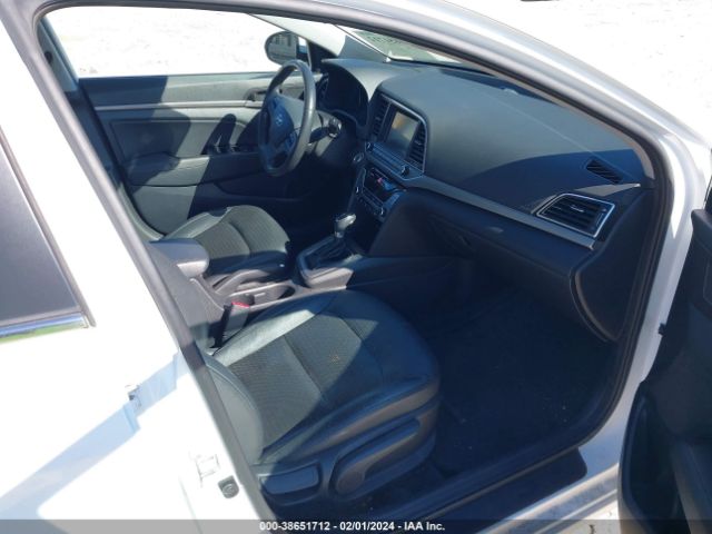 Photo 4 VIN: 5NPD84LF1HH004008 - HYUNDAI ELANTRA 