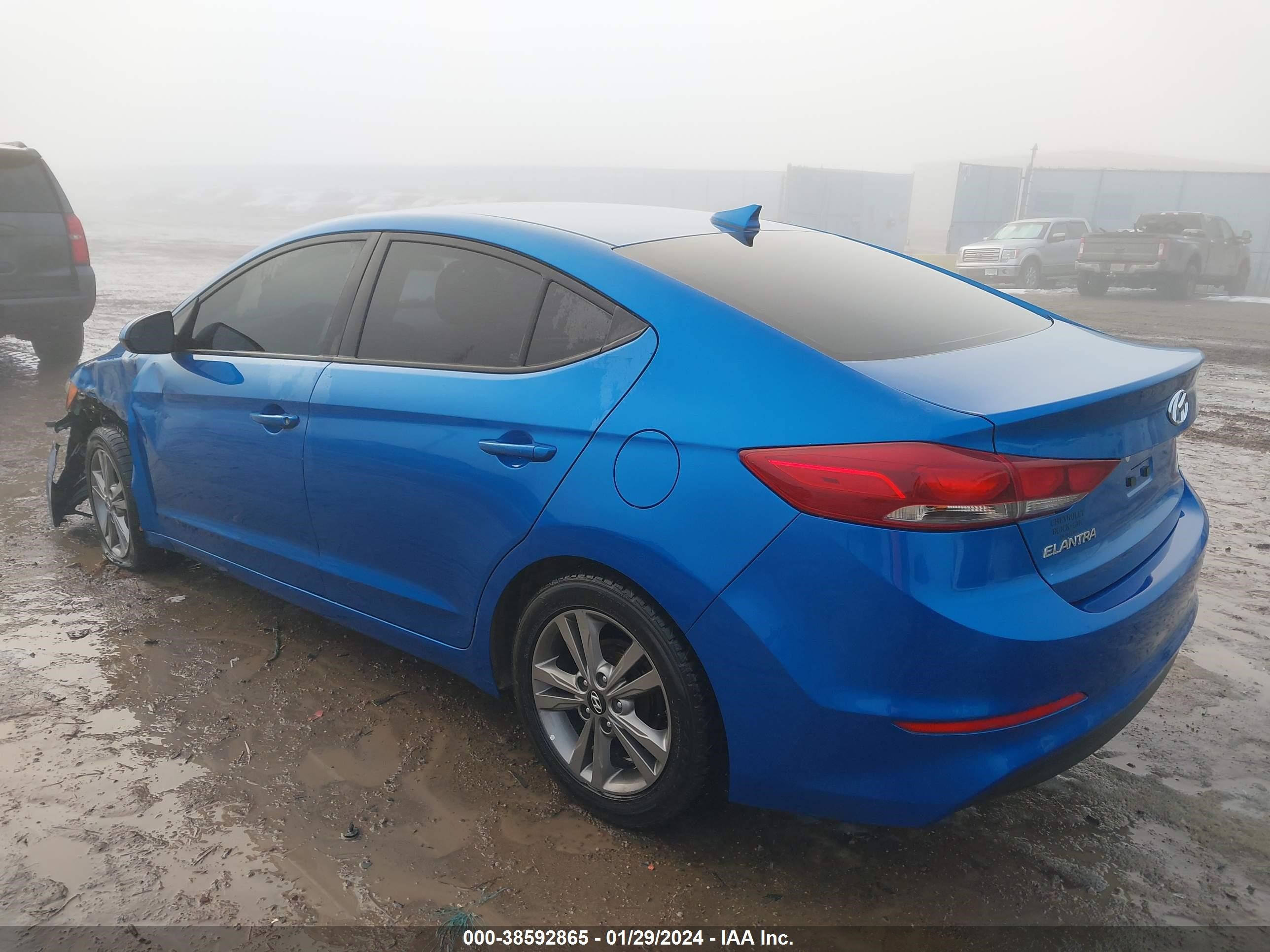 Photo 2 VIN: 5NPD84LF1HH005935 - HYUNDAI ELANTRA 