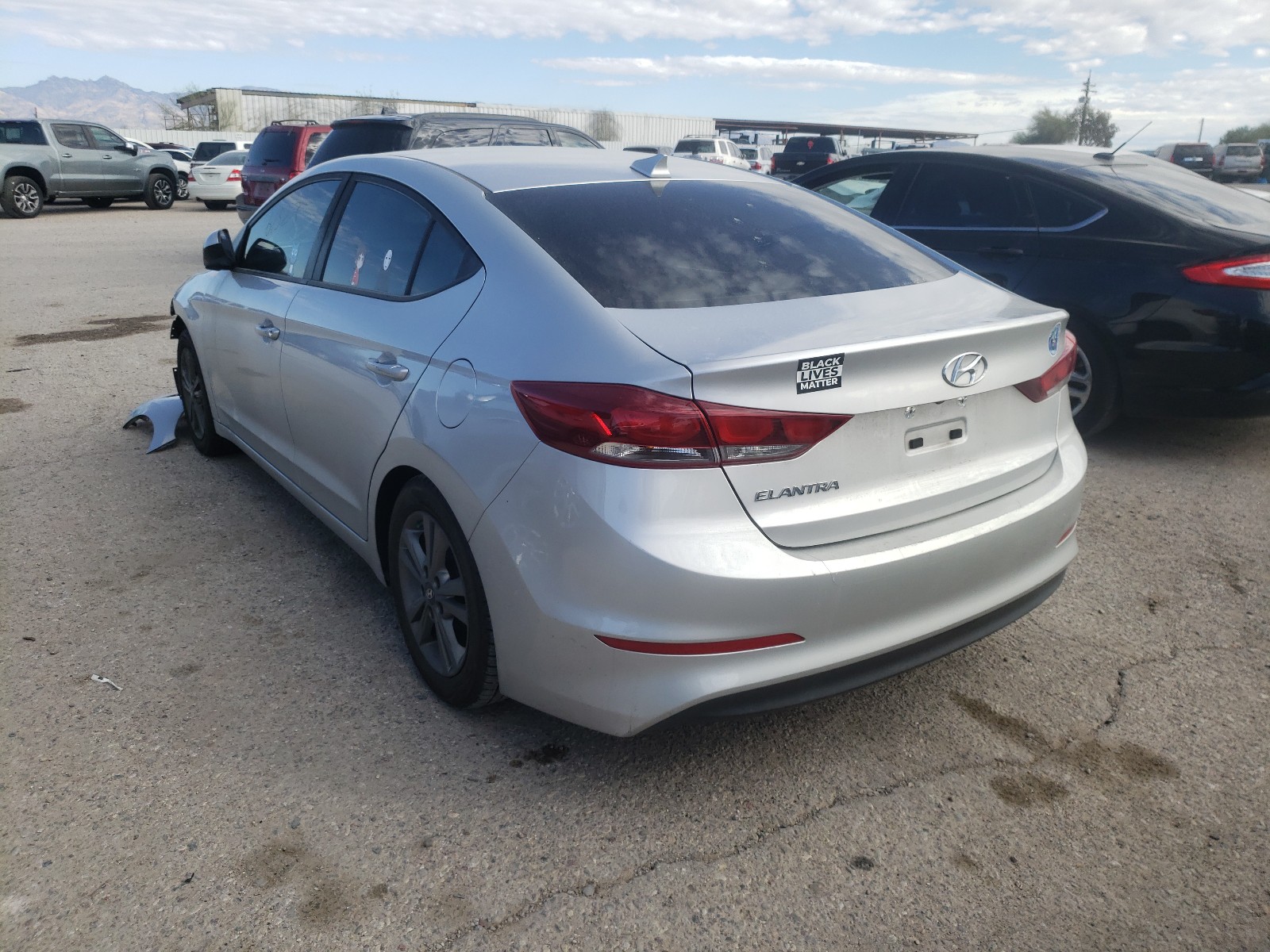 Photo 2 VIN: 5NPD84LF1HH012075 - HYUNDAI ELANTRA 