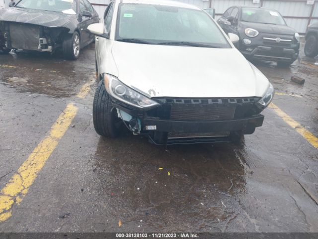 Photo 5 VIN: 5NPD84LF1HH041317 - HYUNDAI ELANTRA 