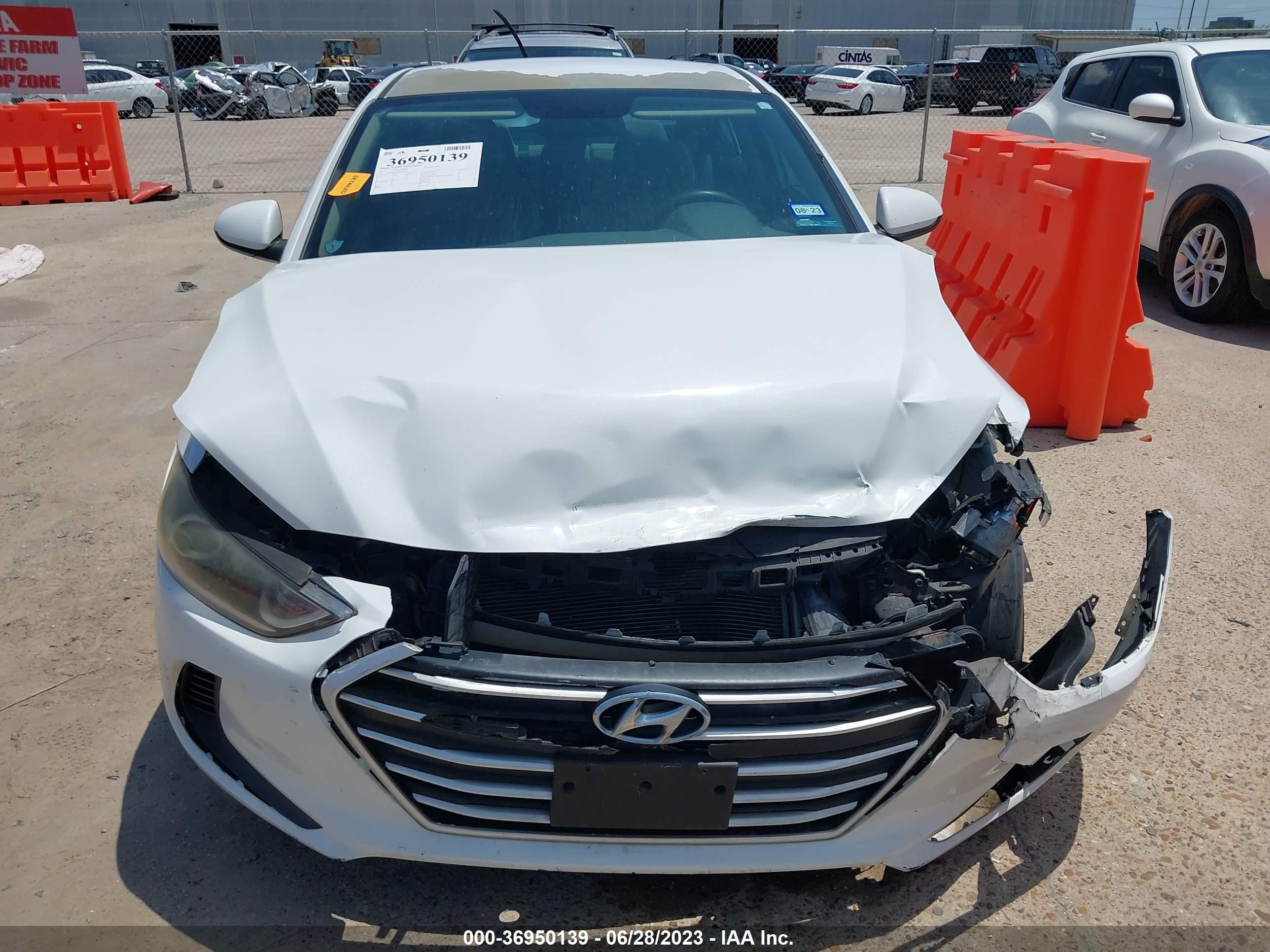 Photo 11 VIN: 5NPD84LF1HH044069 - HYUNDAI ELANTRA 