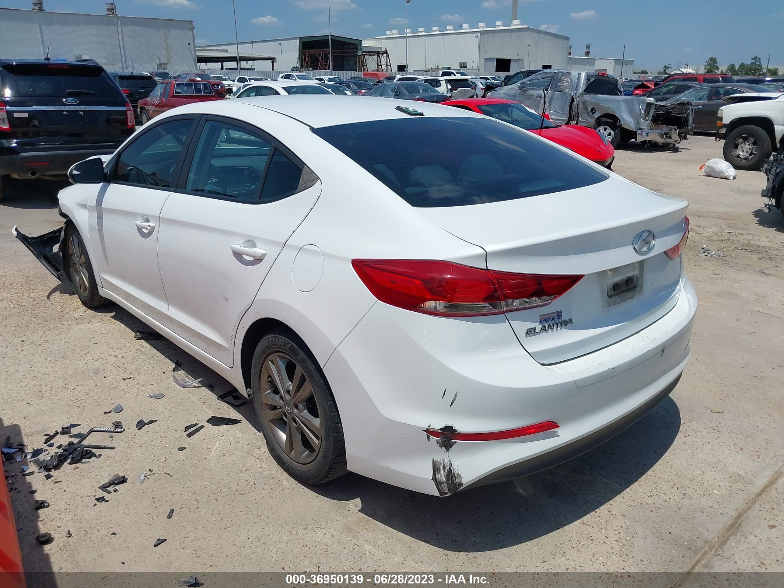 Photo 2 VIN: 5NPD84LF1HH044069 - HYUNDAI ELANTRA 