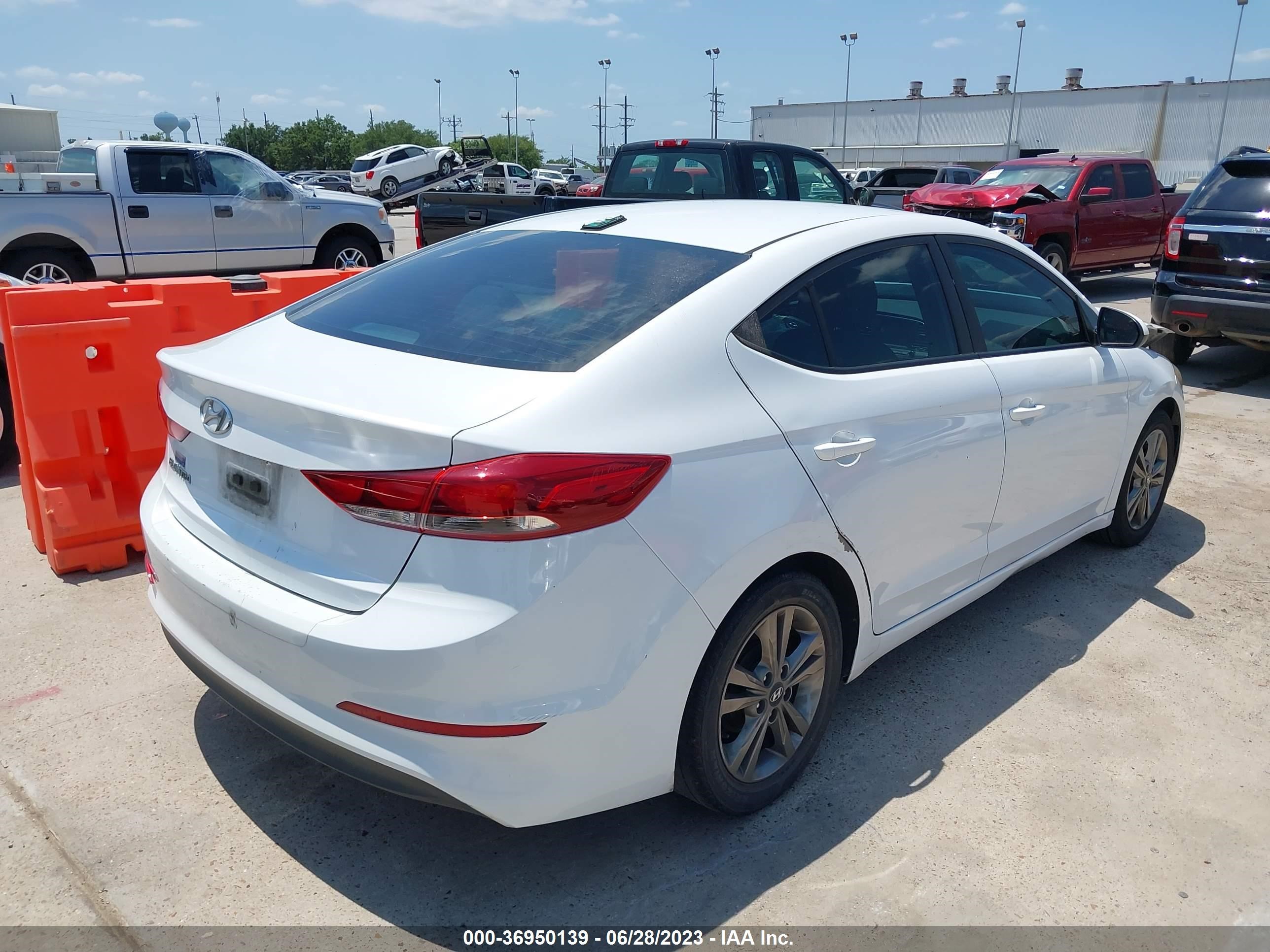 Photo 3 VIN: 5NPD84LF1HH044069 - HYUNDAI ELANTRA 